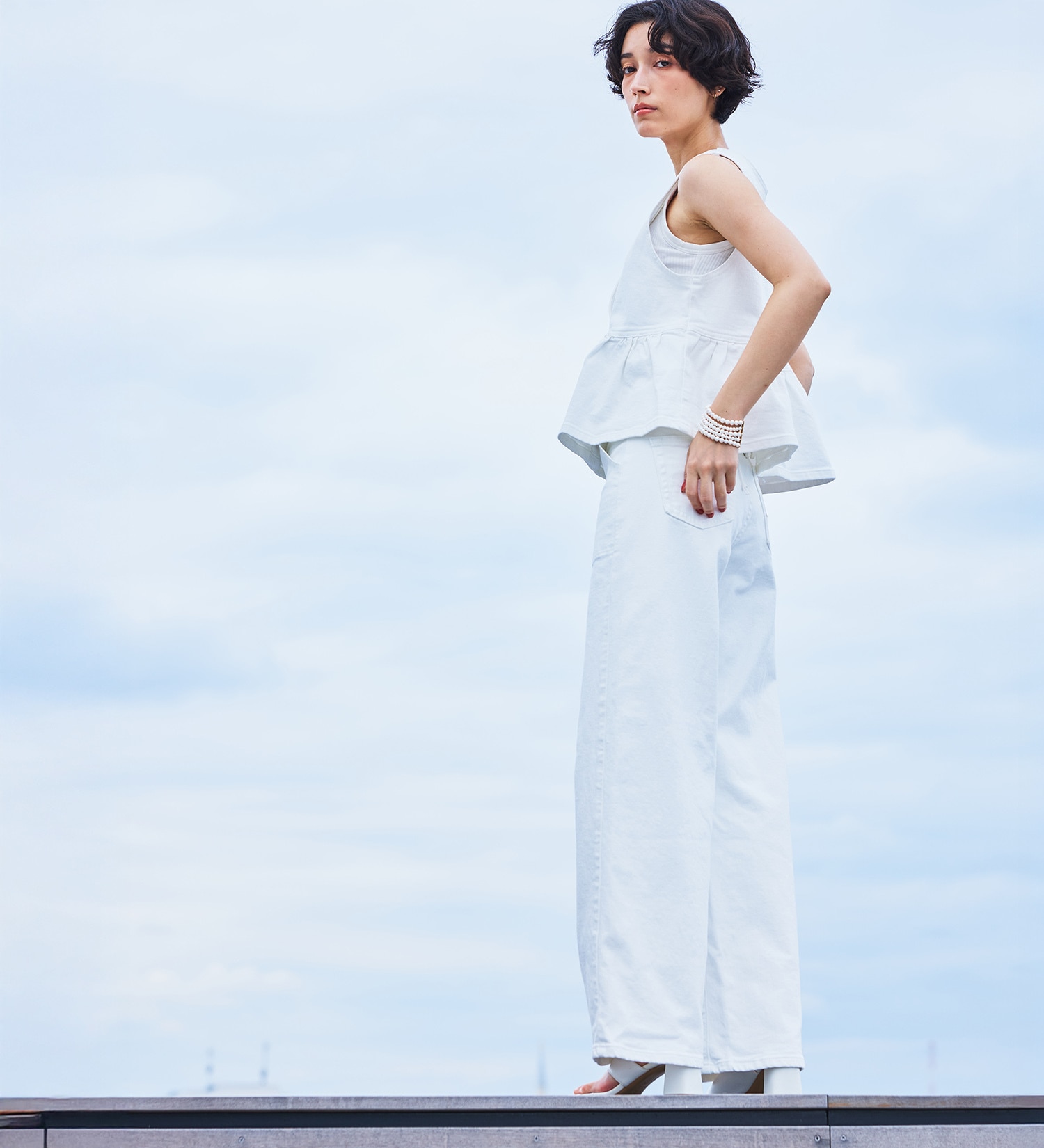 SOMETHING(サムシング)のSOMETHING LISAレースアップワイドデニムパンツ|パンツ/デニム/ジーンズパンツ/レディース|ホワイト