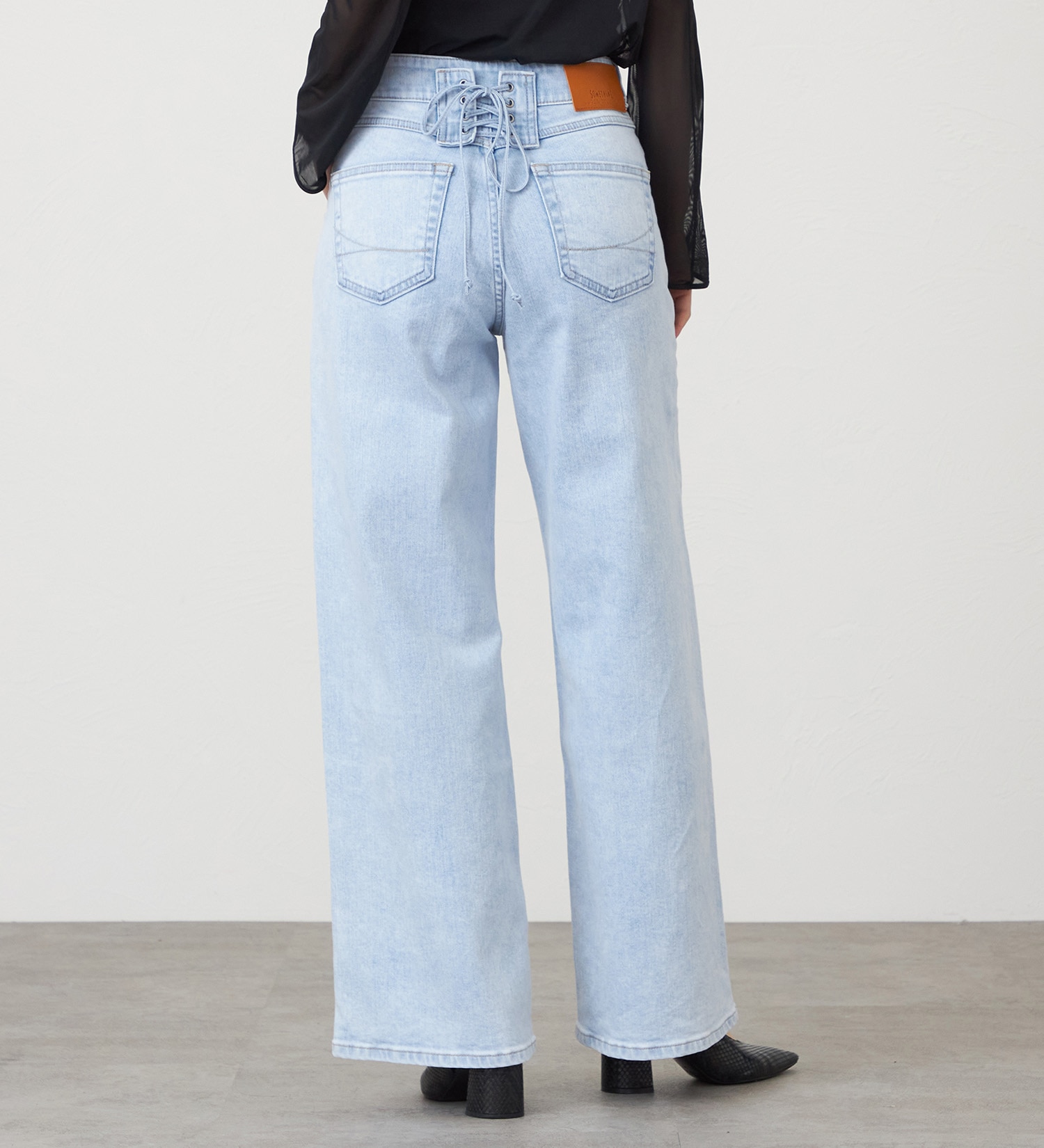 SOMETHING(サムシング)の【試着対象】SOMETHING LISAレースアップワイドデニムパンツ|パンツ/デニム/ジーンズパンツ/レディース|淡色ブルー2