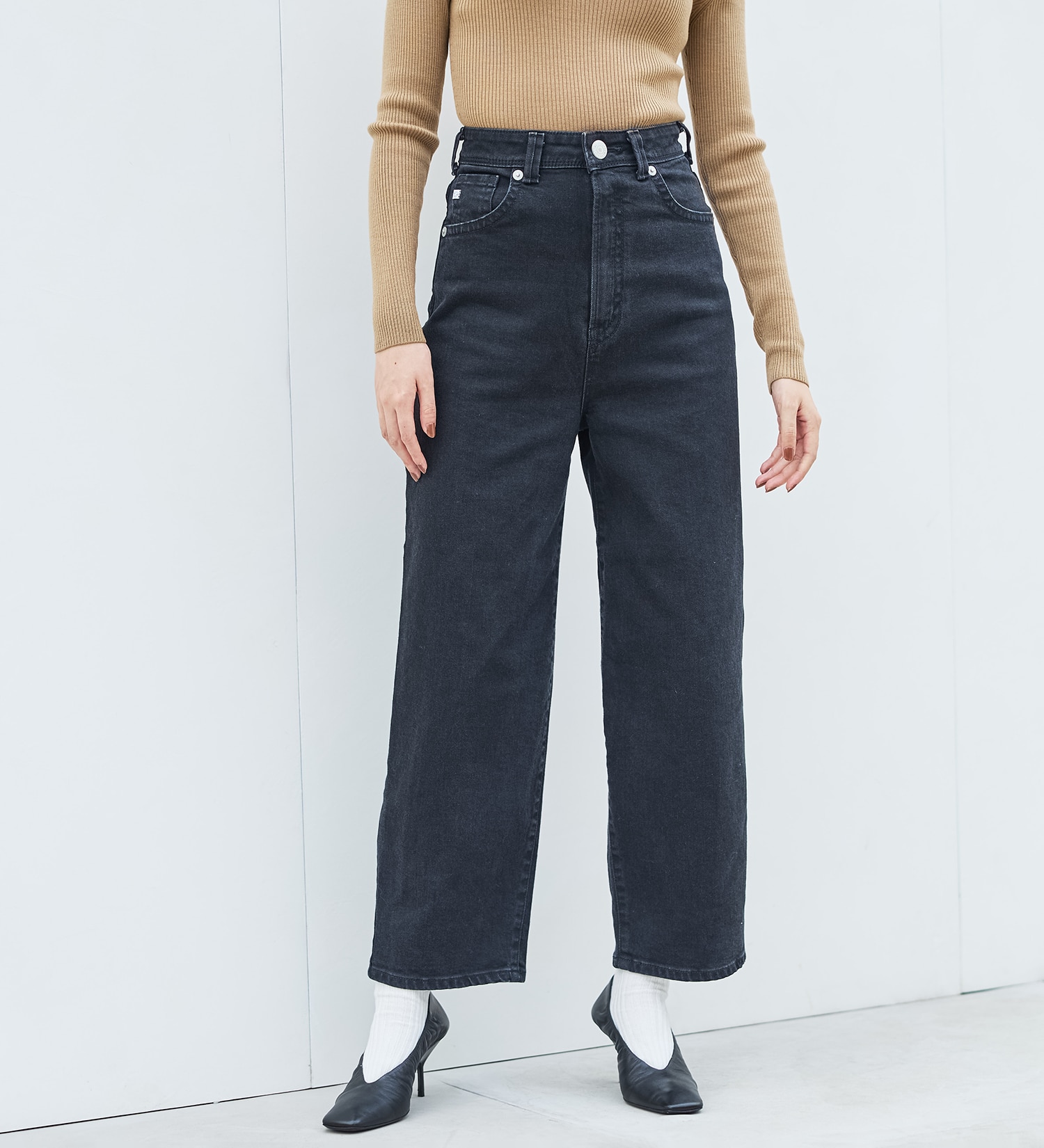 SOMETHING(サムシング)の【kanonさん着用】SOMETHING HANA SUPER HI-RISE CURVE TAPERED/スーパーハイライズカーブテーパードデニムパンツ|パンツ/デニム/ジーンズパンツ/レディース|ブラックデニム