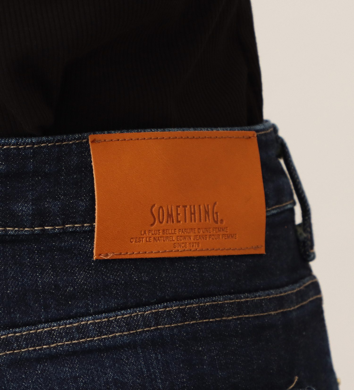 SOMETHING(サムシング)のSOMETHING HANAカーブテーパードデニムパンツ|パンツ/デニム/ジーンズパンツ/レディース|濃色ブルー