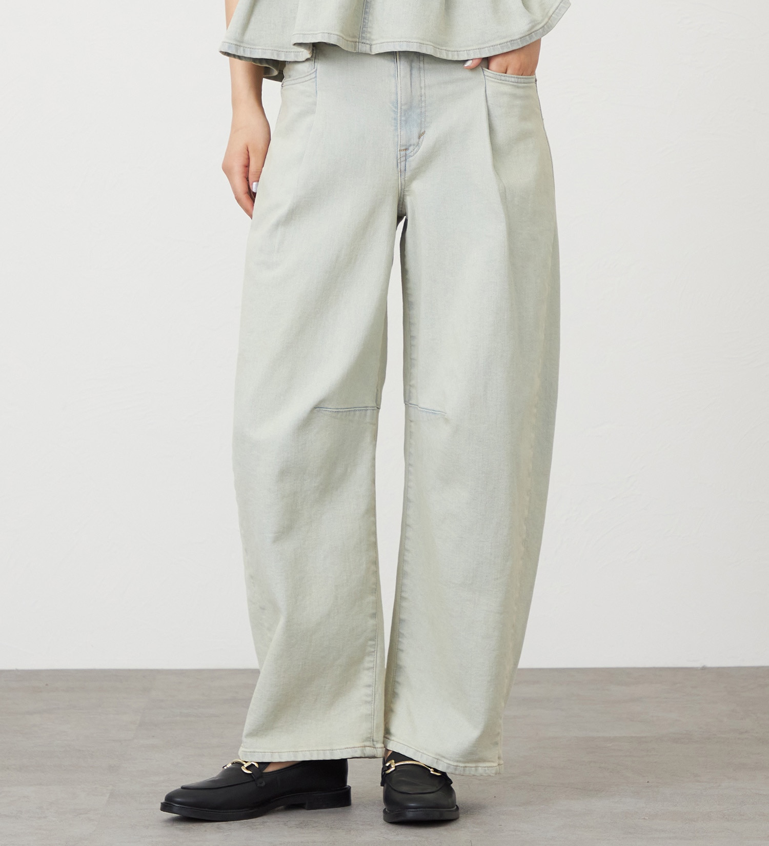 SOMETHING(サムシング)のSOMETHING HANAタックカーブデニムパンツ|パンツ/デニム/ジーンズパンツ/レディース|ベージュ