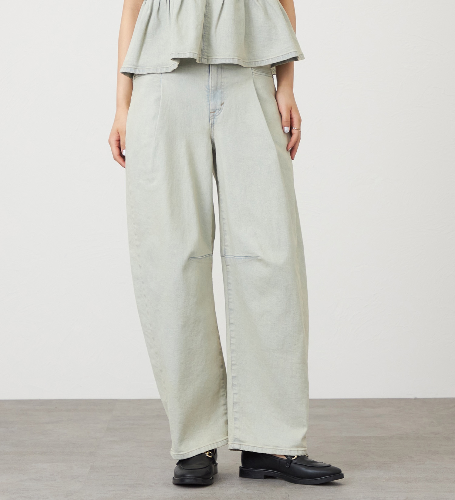 SOMETHING(サムシング)のSOMETHING HANAタックカーブデニムパンツ|パンツ/デニム/ジーンズパンツ/レディース|ベージュ