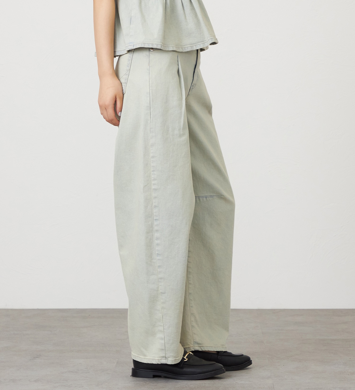 SOMETHING(サムシング)のSOMETHING HANAタックカーブデニムパンツ|パンツ/デニム/ジーンズパンツ/レディース|ベージュ