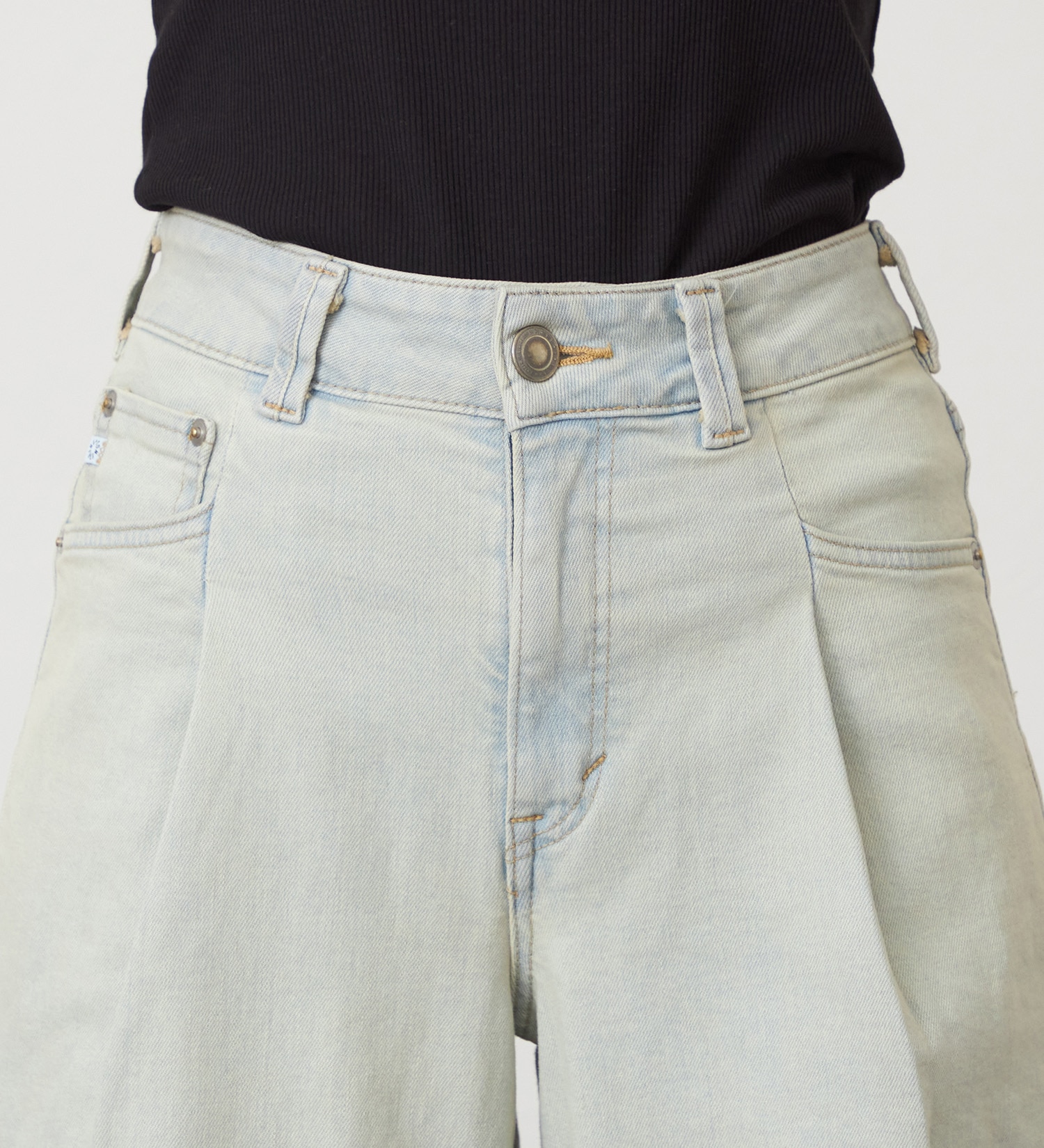 SOMETHING(サムシング)のSOMETHING HANAタックカーブデニムパンツ|パンツ/デニム/ジーンズパンツ/レディース|ベージュ