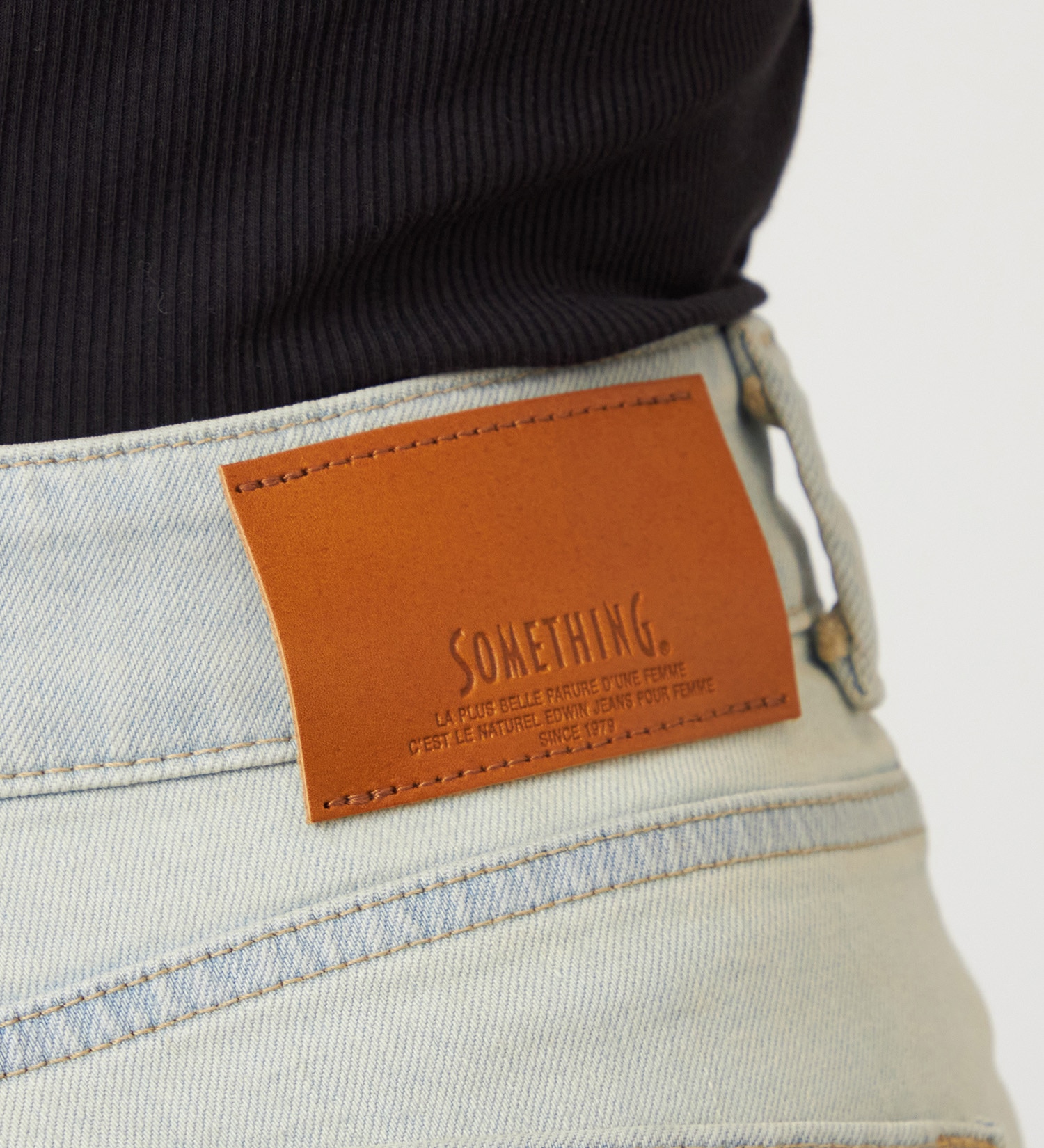 SOMETHING(サムシング)のSOMETHING HANAタックカーブデニムパンツ|パンツ/デニム/ジーンズパンツ/レディース|ベージュ