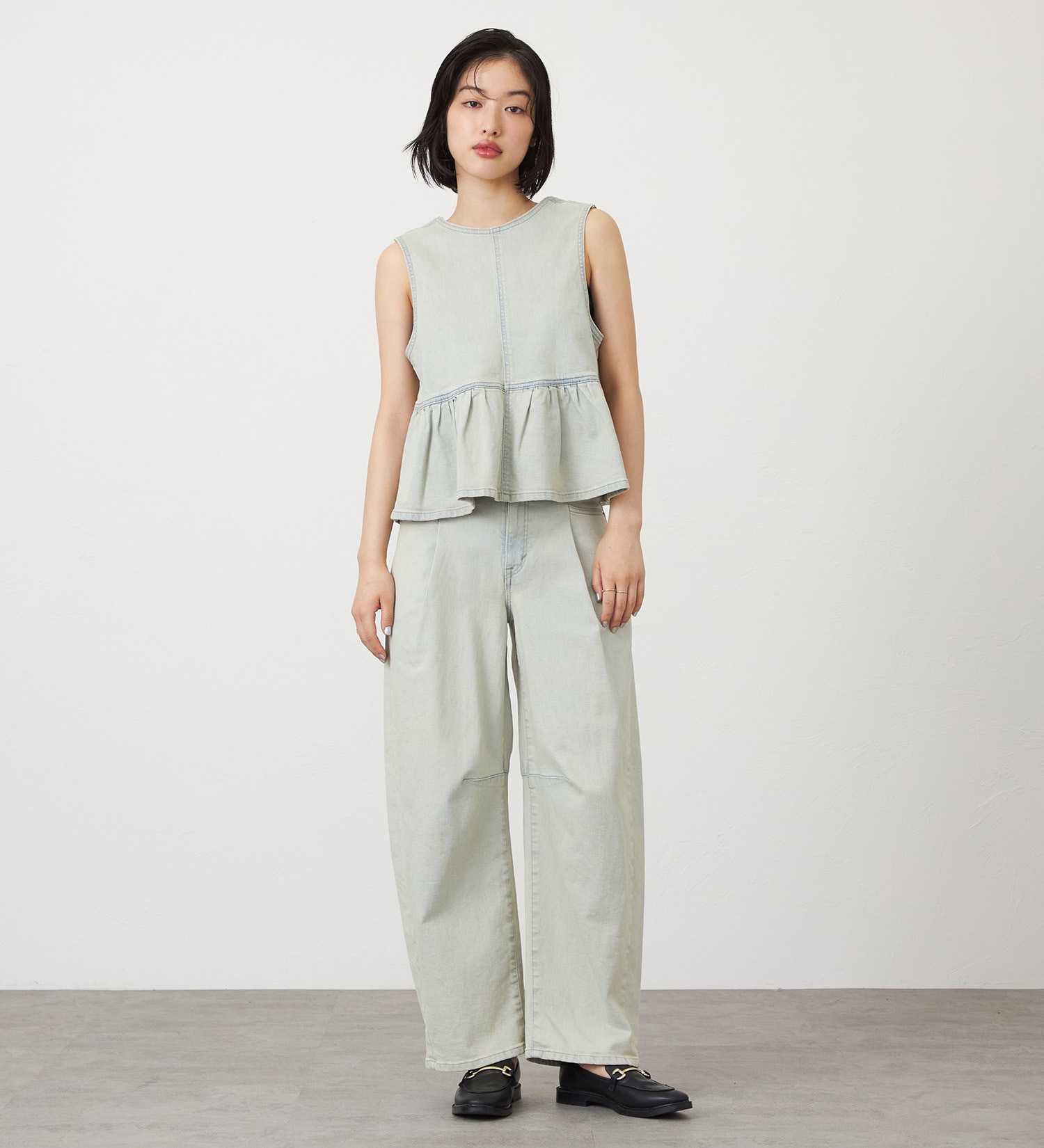 SOMETHING(サムシング)のSOMETHING HANAタックカーブデニムパンツ|パンツ/デニム/ジーンズパンツ/レディース|ベージュ