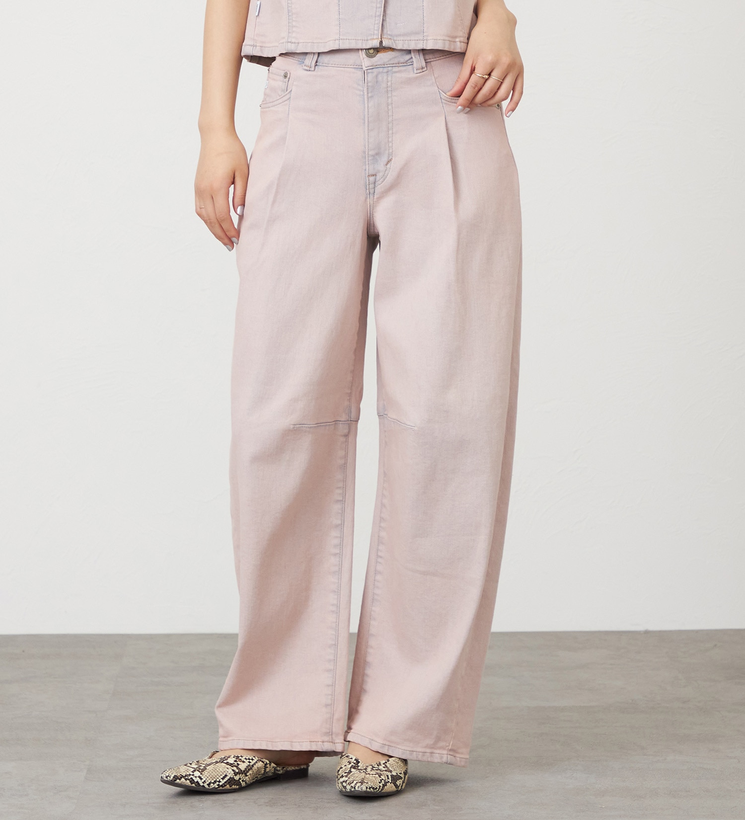 SOMETHING(サムシング)のSOMETHING HANAタックカーブデニムパンツ|パンツ/デニム/ジーンズパンツ/レディース|ピンク