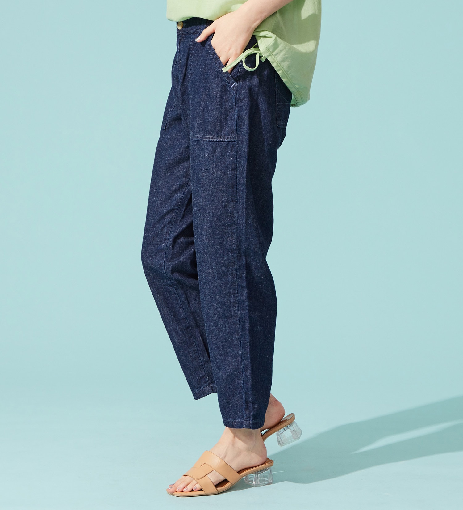 SOMETHING(サムシング)の【試着対象】【百貨店・直営店限定】SOMETHING ete テーパードベイカーデニムパンツ【夏用/COOL/涼/抗菌/防臭/制菌】|パンツ/デニム/ジーンズパンツ/レディース|中色ブルー