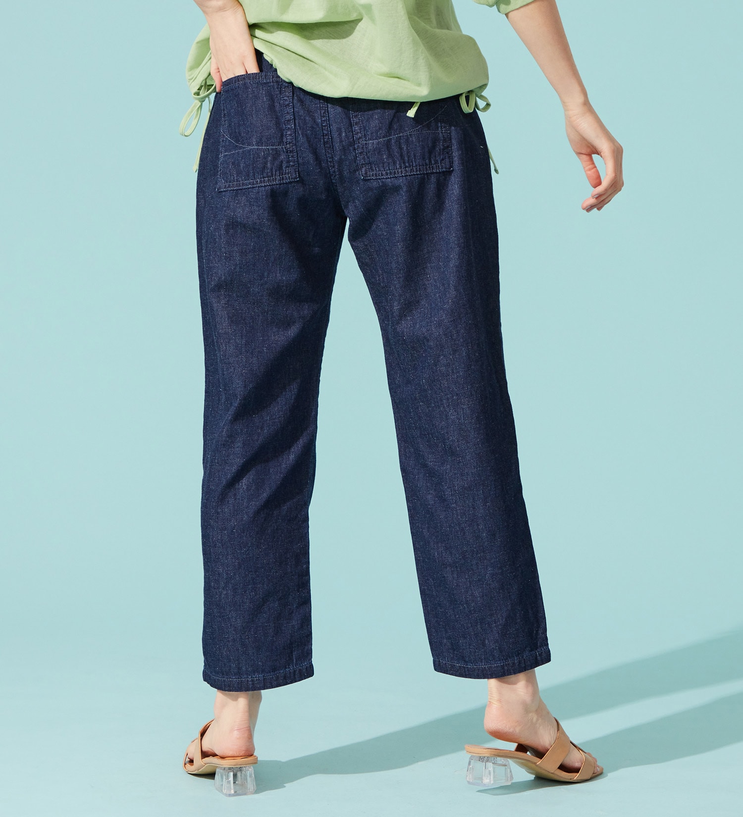 SOMETHING(サムシング)の【試着対象】【百貨店・直営店限定】SOMETHING ete テーパードベイカーデニムパンツ【夏用/COOL/涼/抗菌/防臭/制菌】|パンツ/デニム/ジーンズパンツ/レディース|中色ブルー