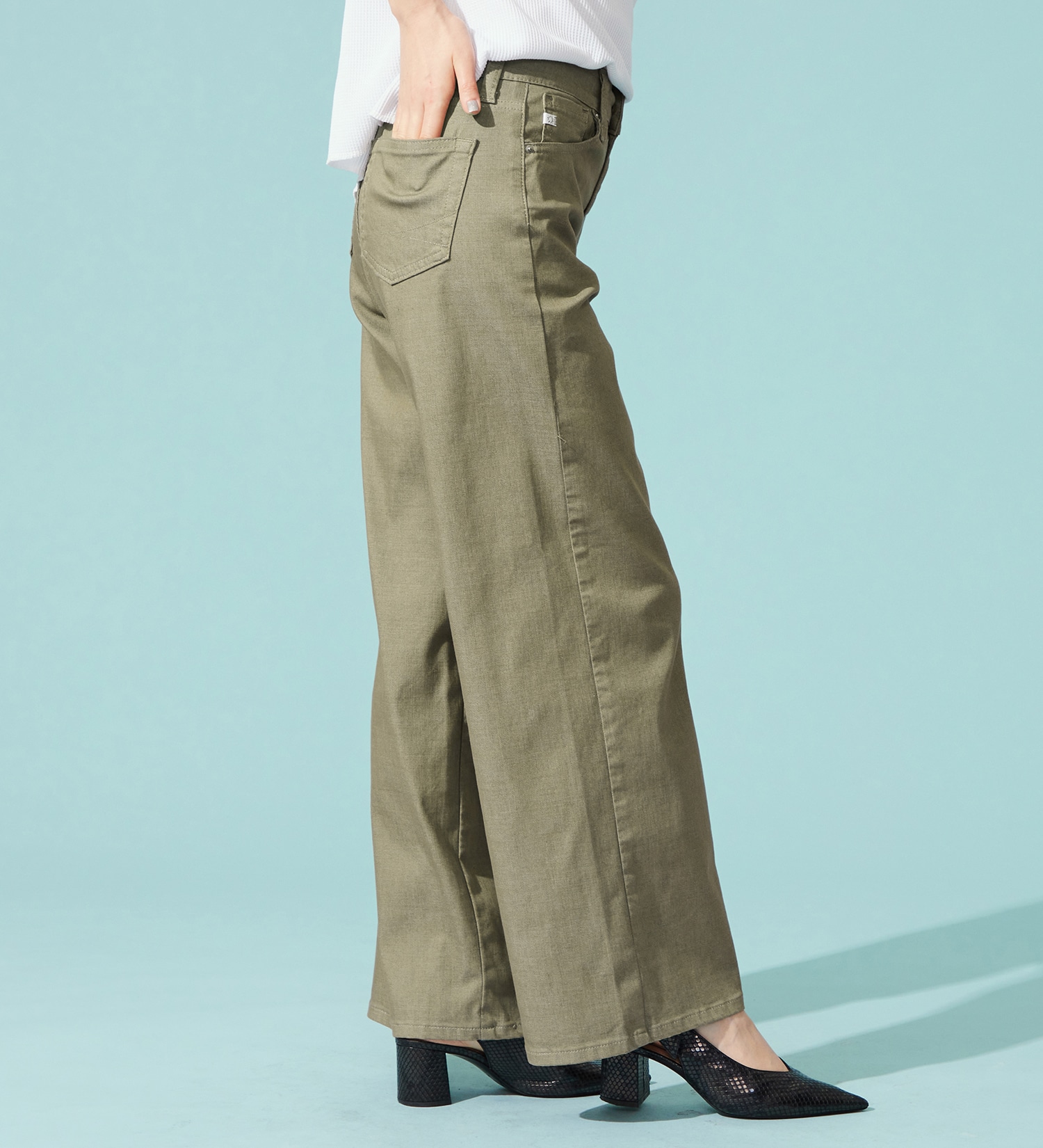 SOMETHING(サムシング)の【百貨店・直営店限定】SOMETHING ete セミワイドデニムパンツ【夏用/COOL/涼/抗菌/防臭/制菌】|パンツ/デニム/ジーンズパンツ/レディース|カーキ