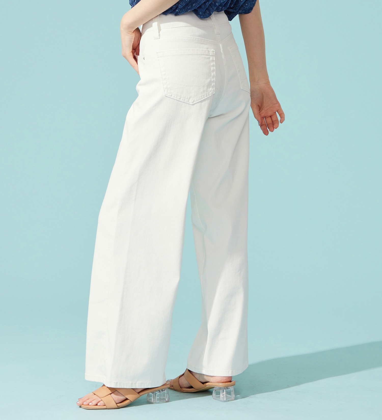 SOMETHING(サムシング)の【百貨店・直営店限定】SOMETHING ete セミワイドデニムパンツ【夏用/COOL/涼/抗菌/防臭/制菌】|パンツ/デニム/ジーンズパンツ/レディース|ホワイト