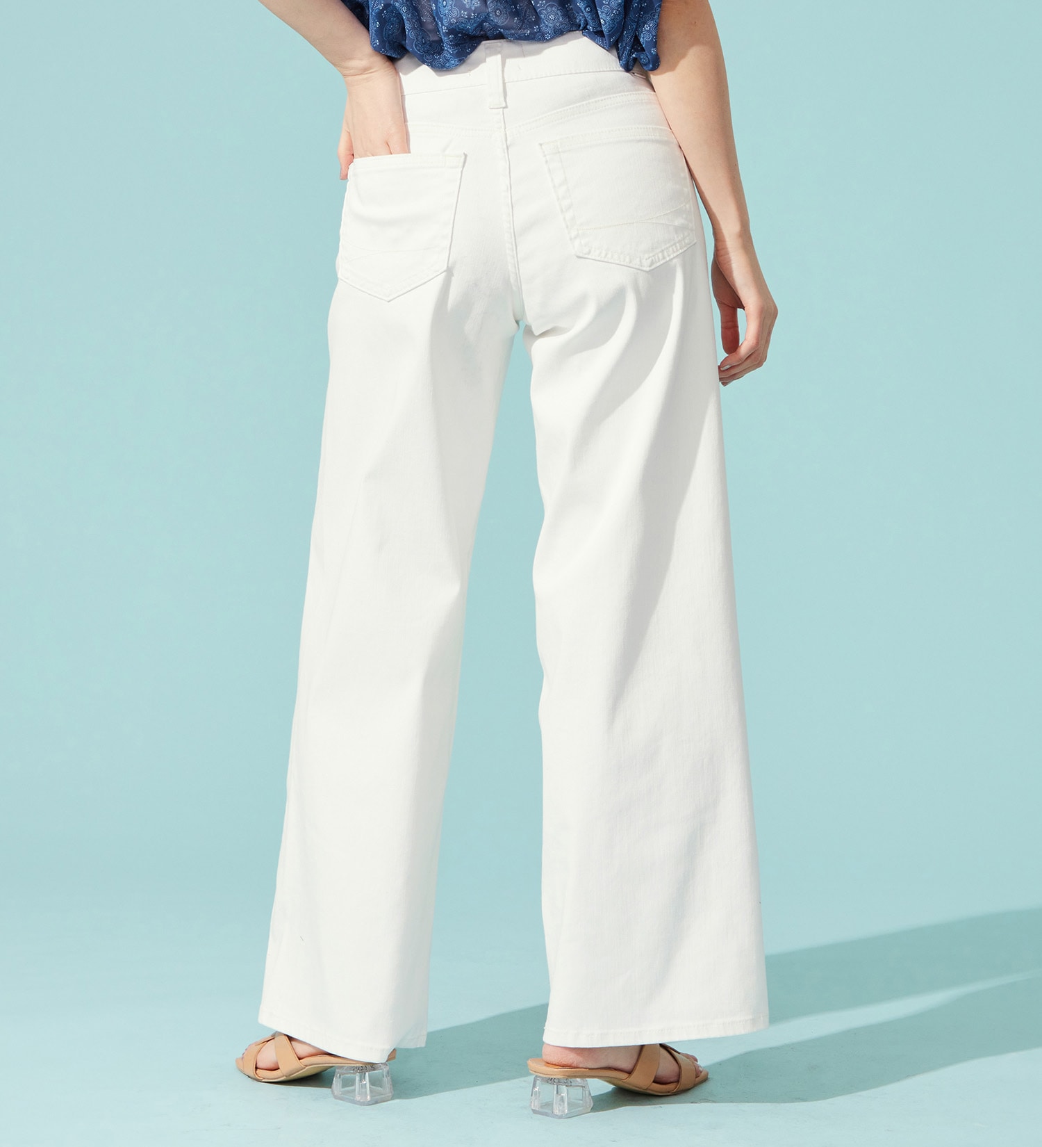 SOMETHING(サムシング)の【百貨店・直営店限定】SOMETHING ete セミワイドデニムパンツ【夏用/COOL/涼/抗菌/防臭/制菌】|パンツ/デニム/ジーンズパンツ/レディース|ホワイト