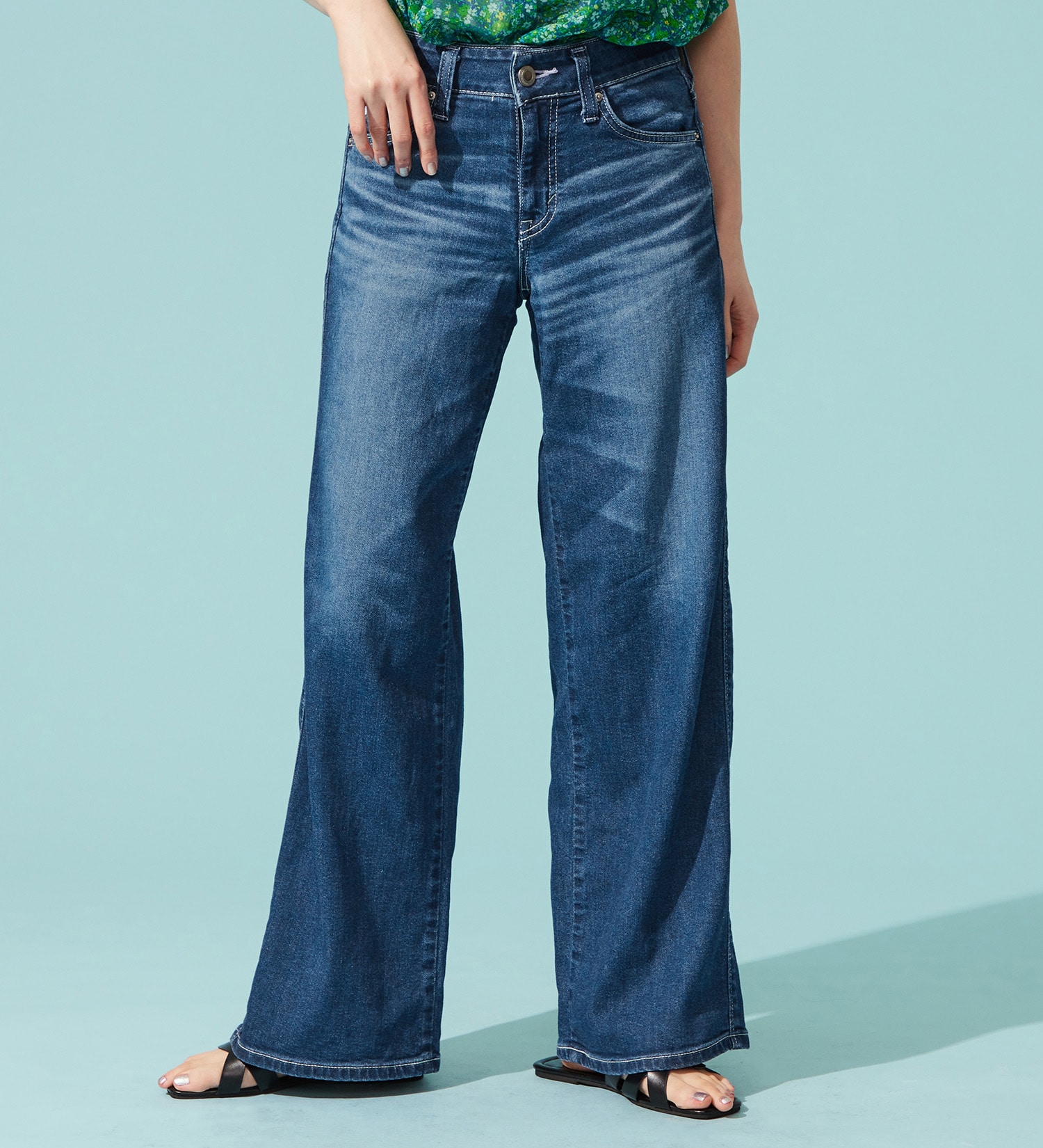 SOMETHING(サムシング)の【百貨店・直営店限定】SOMETHING ete セミワイドデニムパンツ【夏用/COOL/涼/抗菌/防臭/制菌】|パンツ/デニム/ジーンズパンツ/レディース|中色ブルー