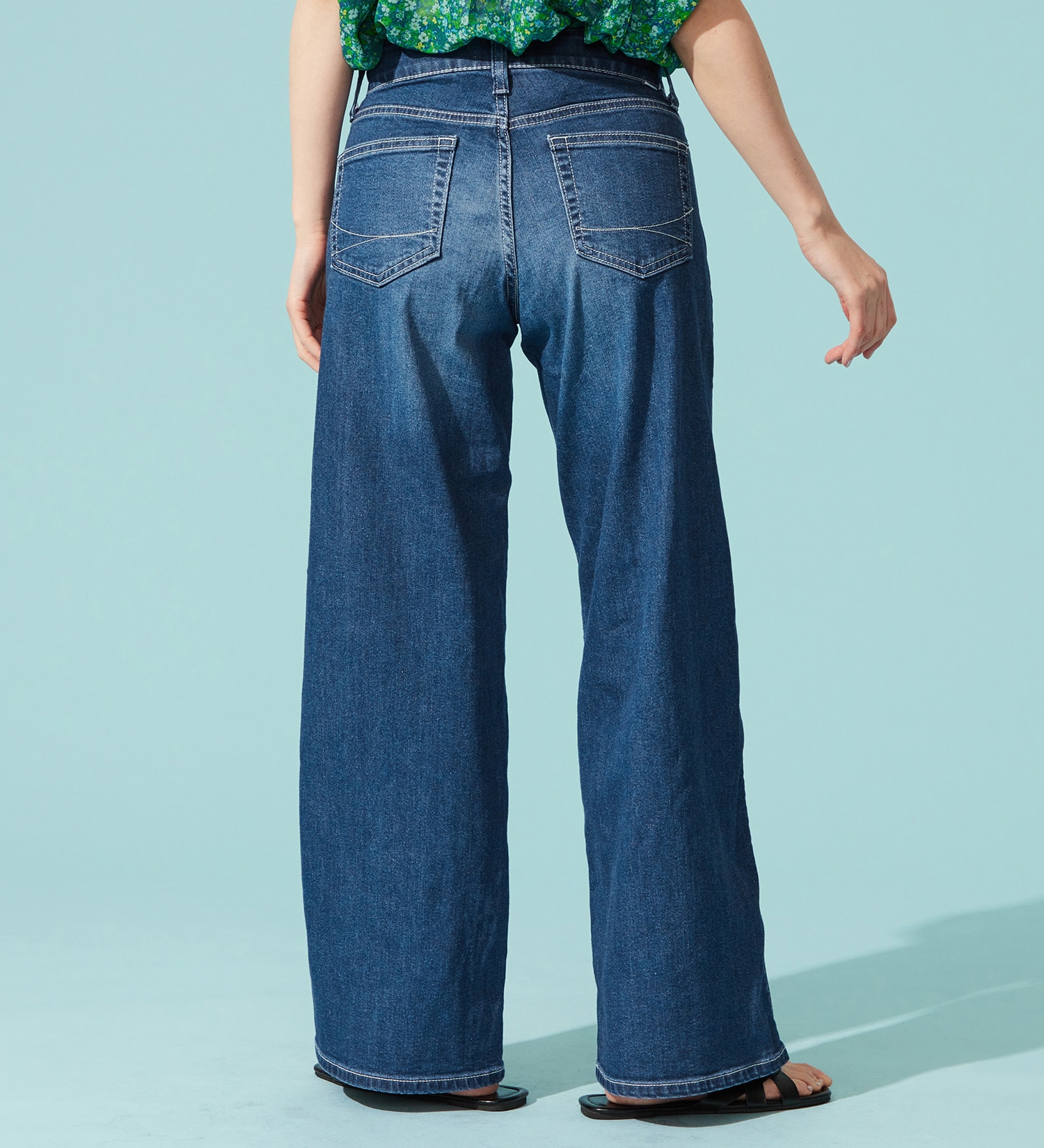 SOMETHING(サムシング)の【百貨店・直営店限定】SOMETHING ete セミワイドデニムパンツ【夏用/COOL/涼/抗菌/防臭/制菌】|パンツ/デニム/ジーンズパンツ/レディース|中色ブルー