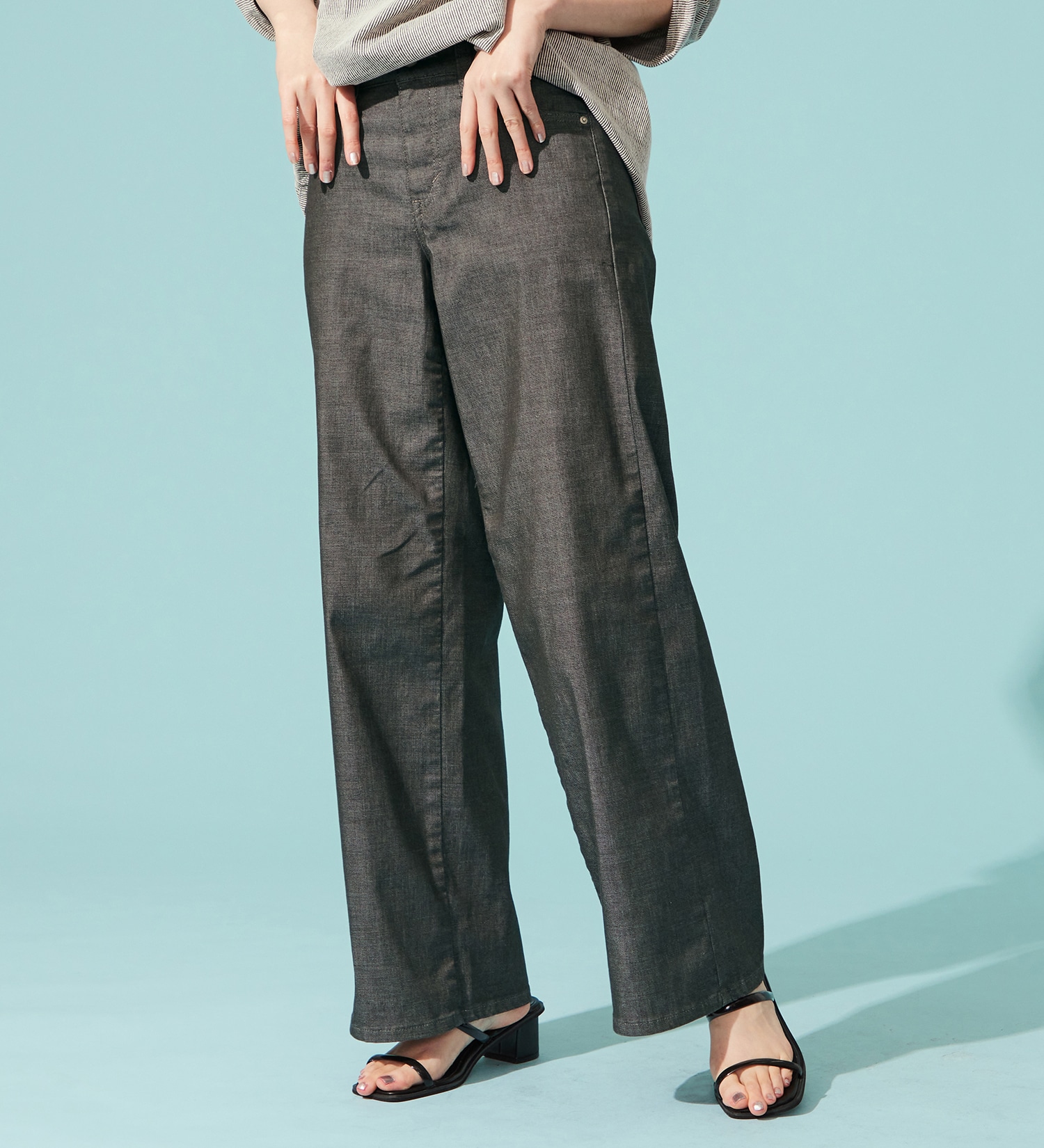 SOMETHING(サムシング)の【百貨店・直営店限定】SOMETHING ete セミワイドデニムパンツ【夏用/COOL/涼/抗菌/防臭/制菌】|パンツ/デニム/ジーンズパンツ/レディース|チャコールグレー