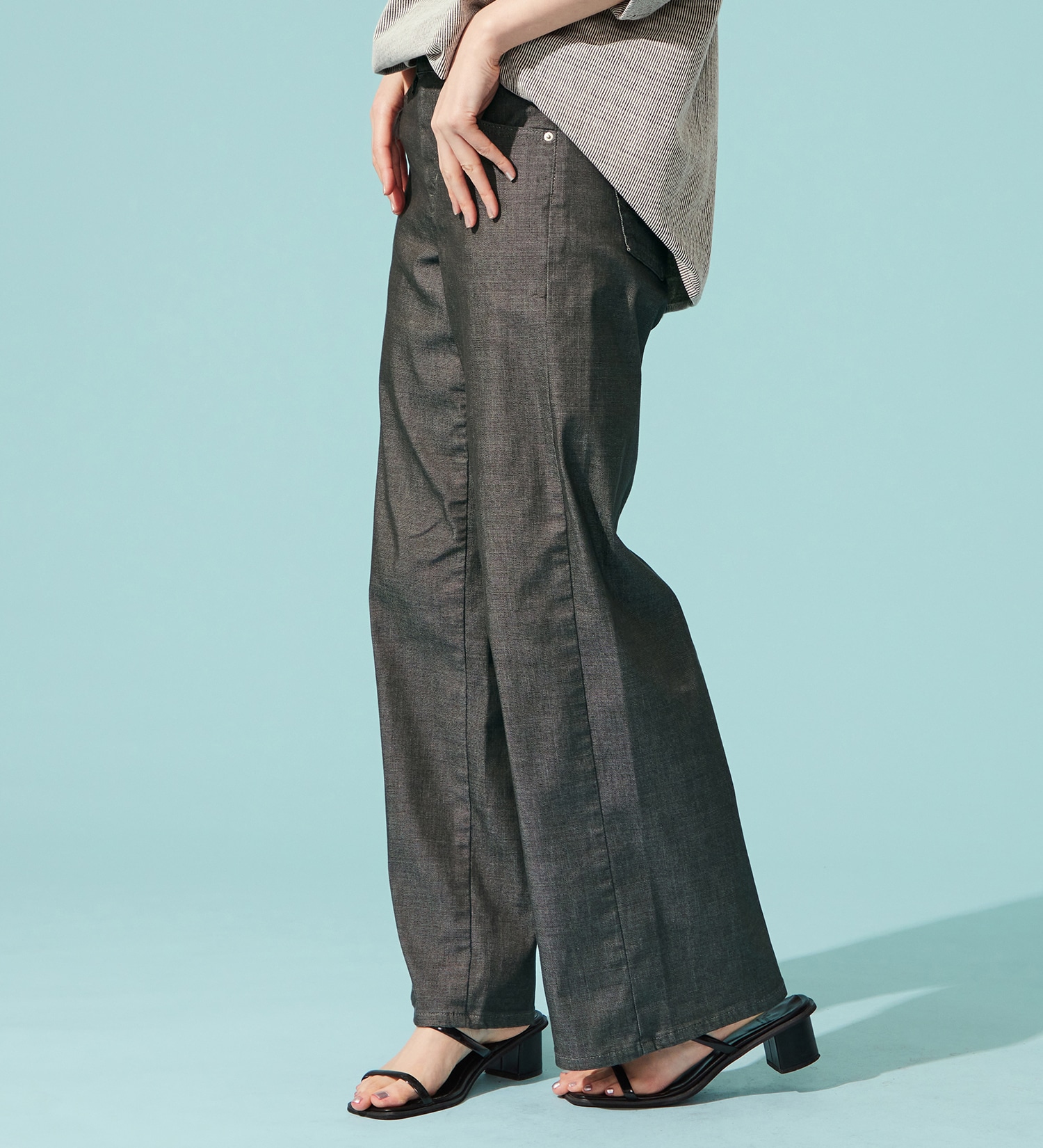 SOMETHING(サムシング)の【百貨店・直営店限定】SOMETHING ete セミワイドデニムパンツ【夏用/COOL/涼/抗菌/防臭/制菌】|パンツ/デニム/ジーンズパンツ/レディース|チャコールグレー