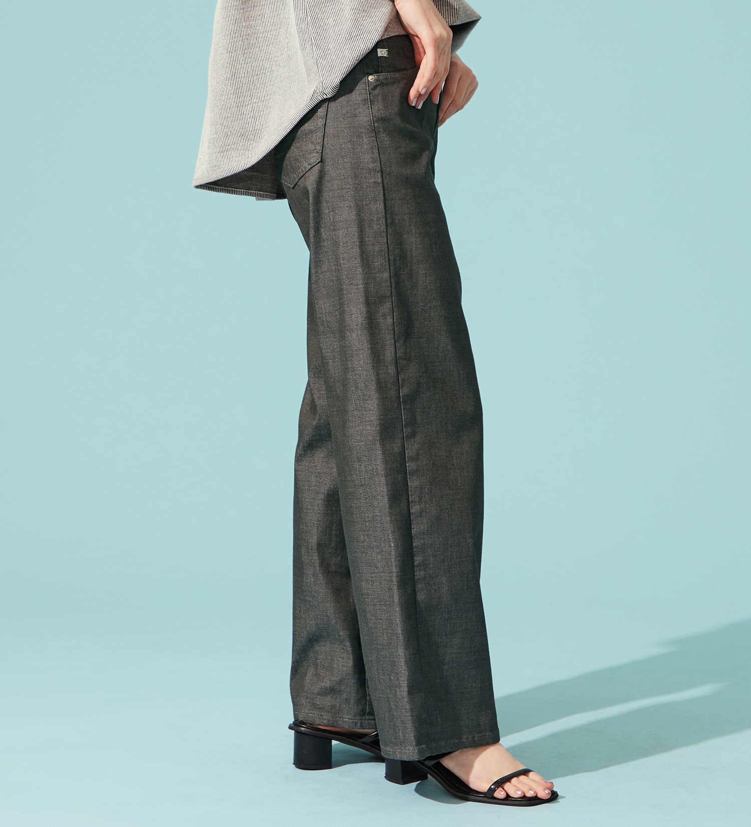 SOMETHING(サムシング)の【百貨店・直営店限定】SOMETHING ete セミワイドデニムパンツ【夏用/COOL/涼/抗菌/防臭/制菌】|パンツ/デニム/ジーンズパンツ/レディース|チャコールグレー