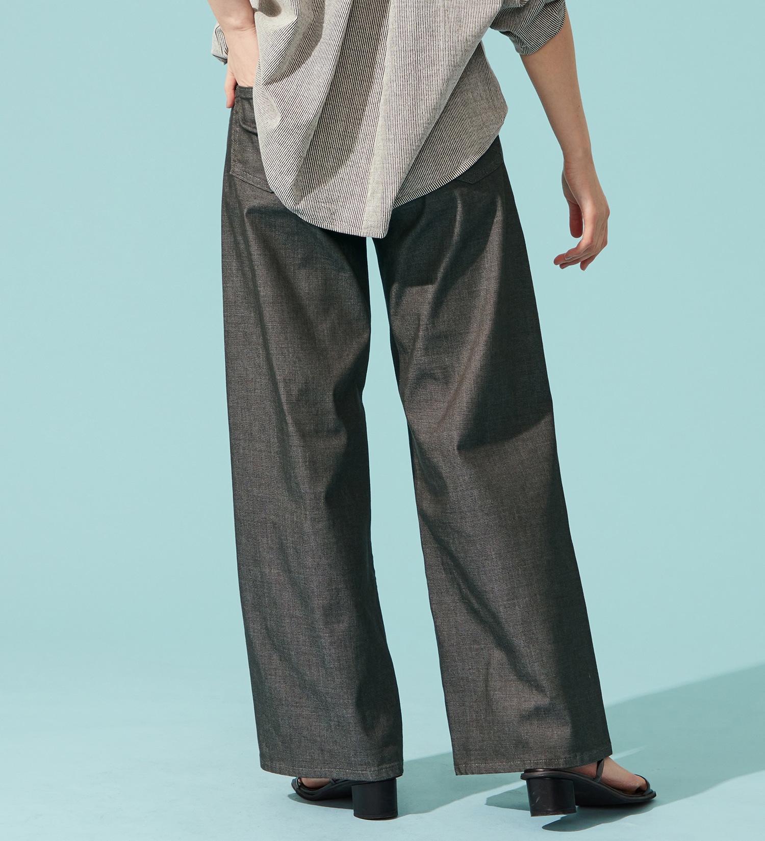 SOMETHING(サムシング)の【百貨店・直営店限定】SOMETHING ete セミワイドデニムパンツ【夏用/COOL/涼/抗菌/防臭/制菌】|パンツ/デニム/ジーンズパンツ/レディース|チャコールグレー