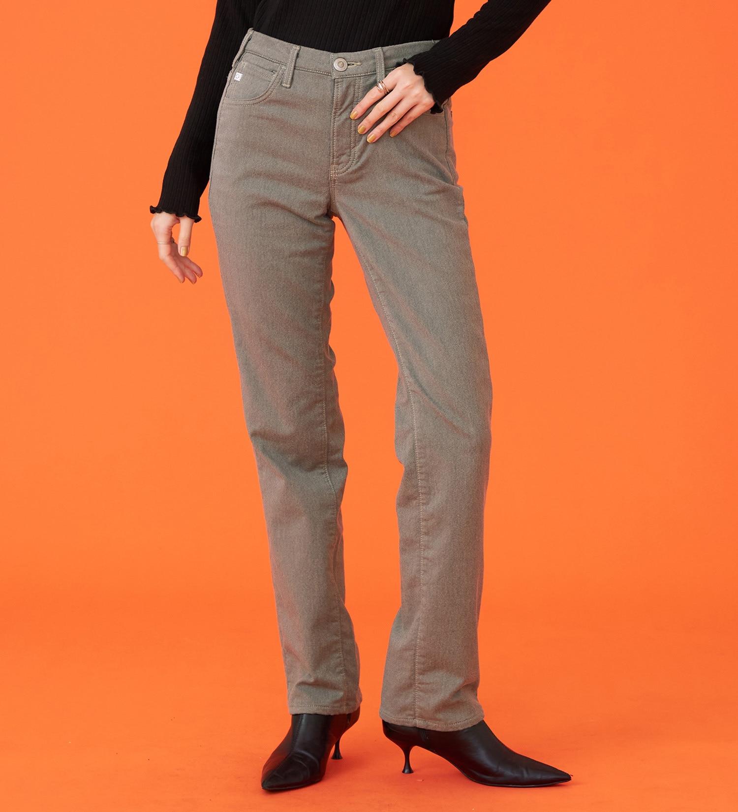 SOMETHING(サムシング)の【百貨店・直営店限定】SOMETHING hiver BODY FIRE 裏別珍 ストレートパンツ【暖】|パンツ/パンツ/レディース|グレイッシュベージュ