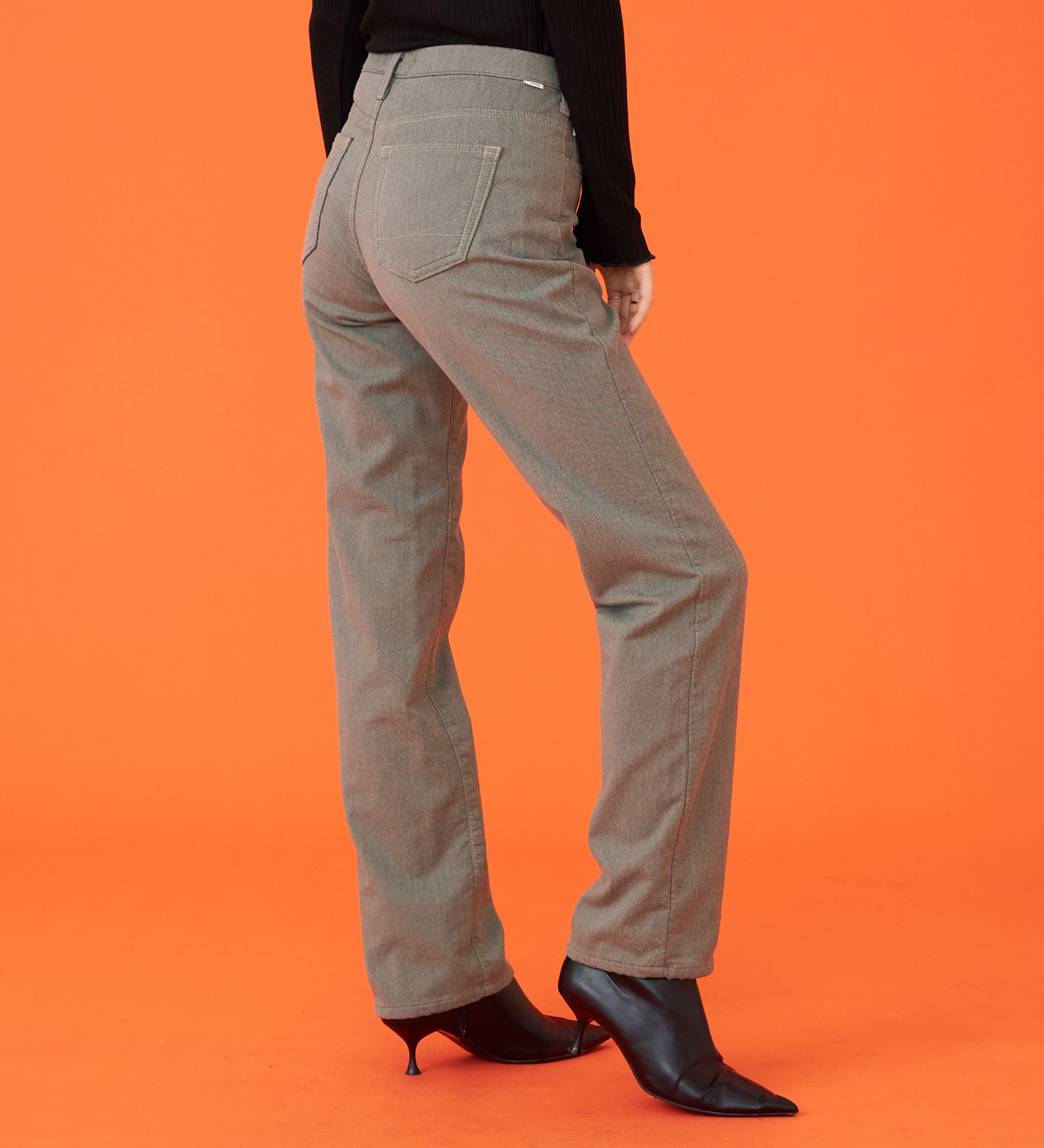 SOMETHING(サムシング)の【百貨店・直営店限定】SOMETHING hiver BODY FIRE 裏別珍 ストレートパンツ【暖】|パンツ/パンツ/レディース|グレイッシュベージュ