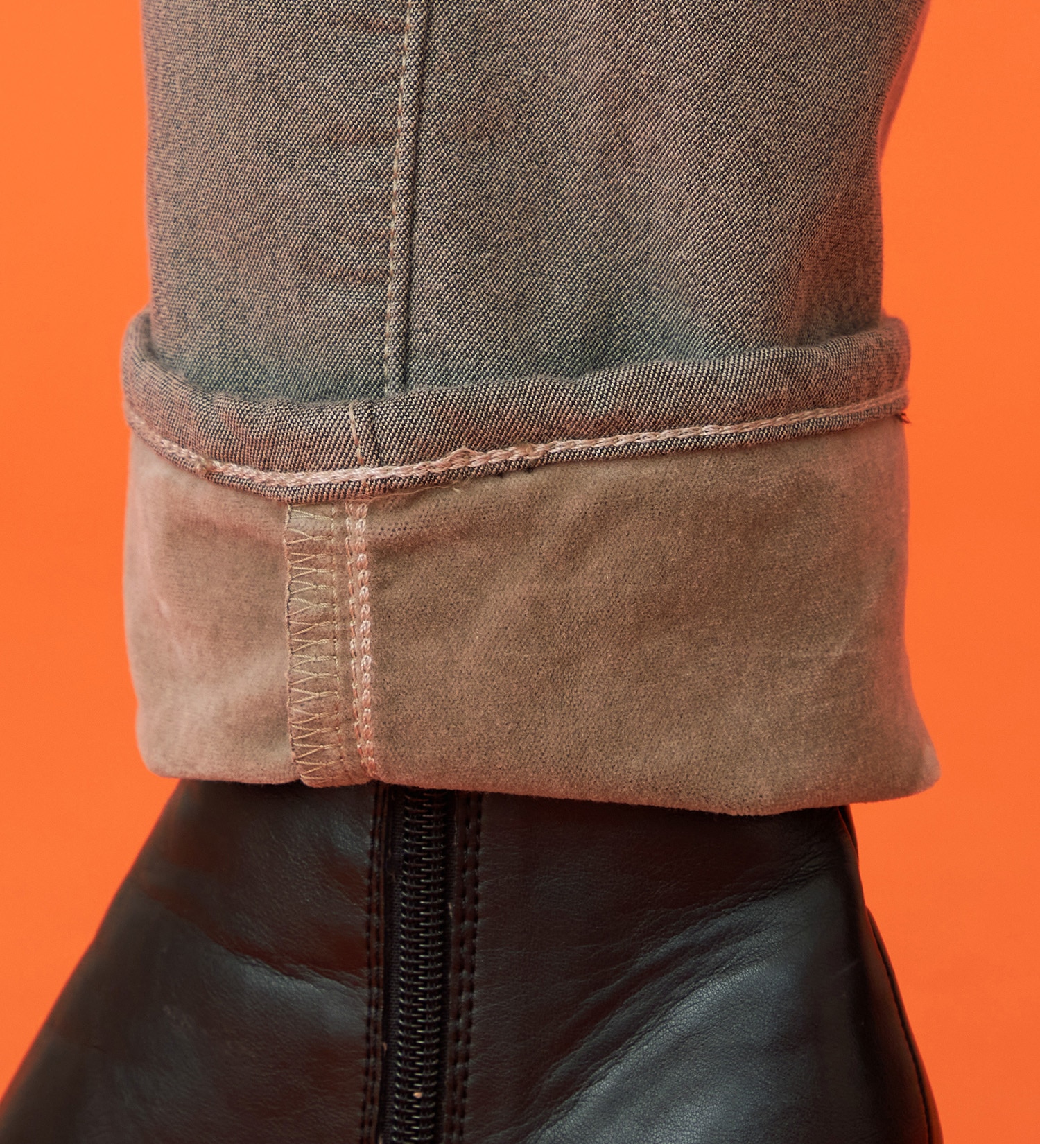 SOMETHING(サムシング)の【百貨店・直営店限定】SOMETHING hiver BODY FIRE 裏別珍 ストレートパンツ【暖】|パンツ/パンツ/レディース|グレイッシュベージュ