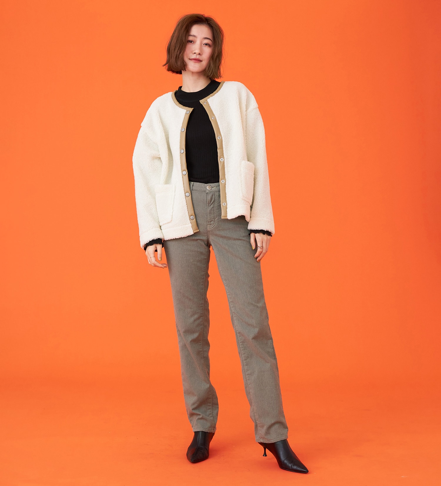 SOMETHING(サムシング)の【百貨店・直営店限定】SOMETHING hiver BODY FIRE 裏別珍 ストレートパンツ【暖】|パンツ/パンツ/レディース|グレイッシュベージュ