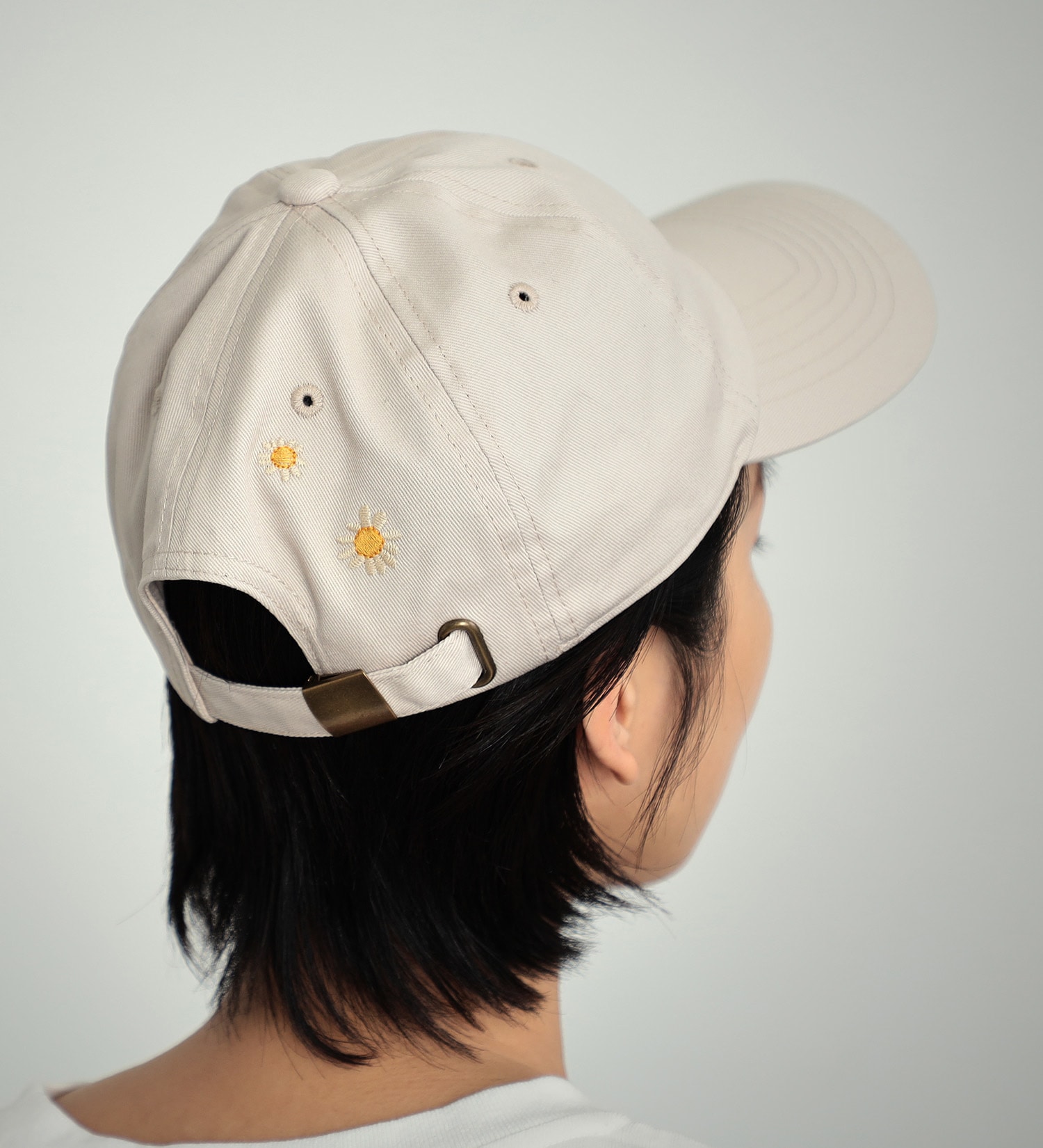 SOMETHING(サムシング)の【SALE】SOMETHING TOKYO SOME GIRLS DAISY EMBROIDERY キャップ|帽子/キャップ/レディース|アイボリー