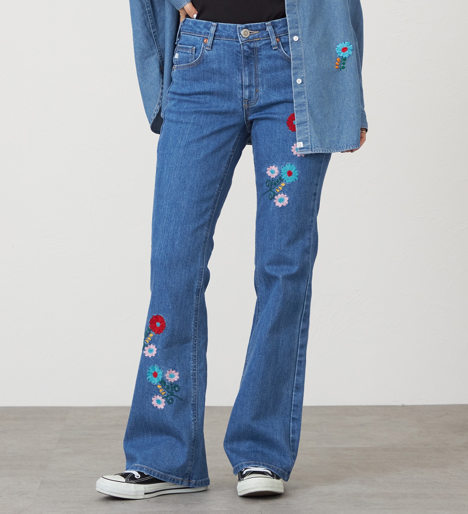 SOMETHING LISA フレアデニムパンツ【フラワー刺繍】|SOMETHING|サムシング
