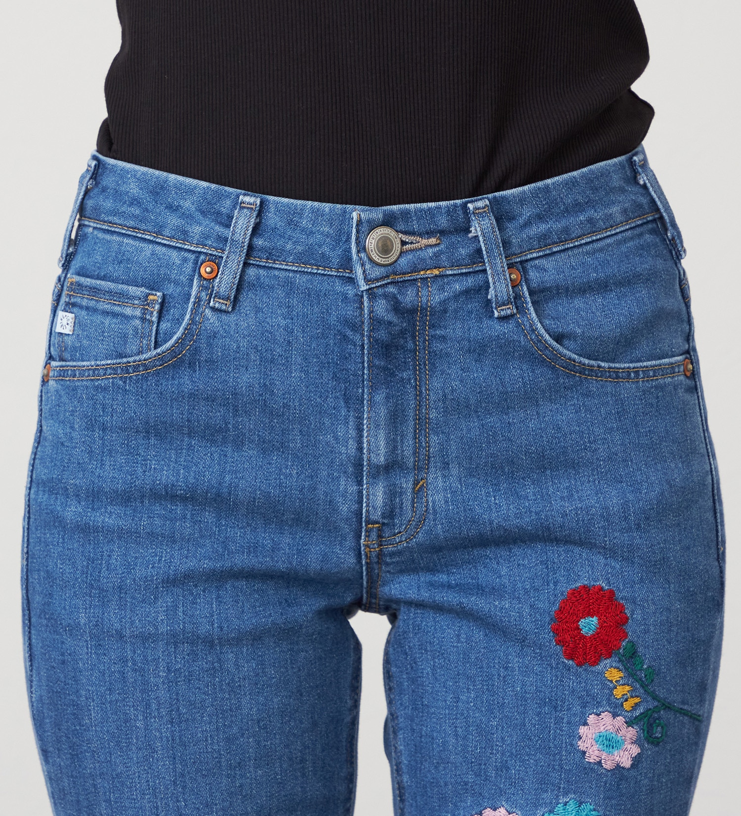 SOMETHING(サムシング)のSOMETHING LISA フレアデニムパンツ【フラワー刺繍】|パンツ/デニム/ジーンズパンツ/レディース|中色ブルー