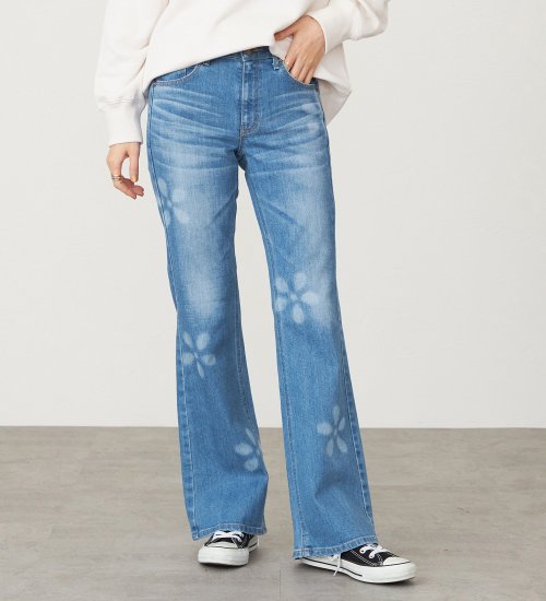 SOMETHING(サムシング)のSOMETHING LISA フレアデニムパンツ【レーザー】|パンツ/デニム/ジーンズパンツ/レディース|中色ブルー