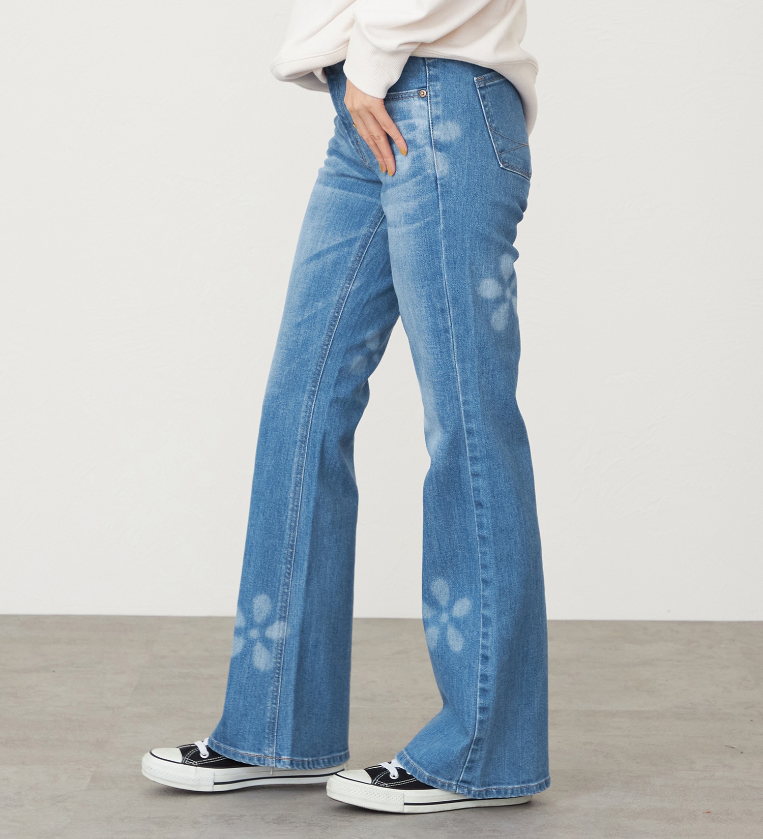 SOMETHING(サムシング)のSOMETHING LISA フレアデニムパンツ【レーザー】|パンツ/デニム/ジーンズパンツ/レディース|中色ブルー