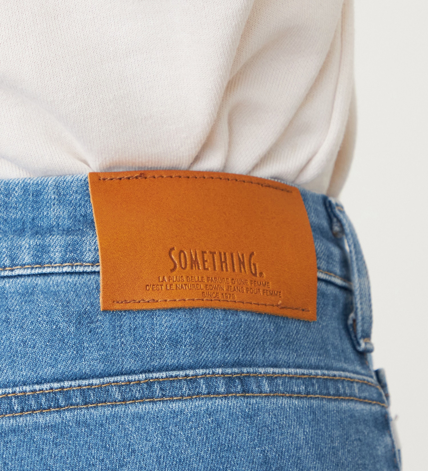 SOMETHING(サムシング)のSOMETHING LISA フレアデニムパンツ【レーザー】|パンツ/デニム/ジーンズパンツ/レディース|中色ブルー