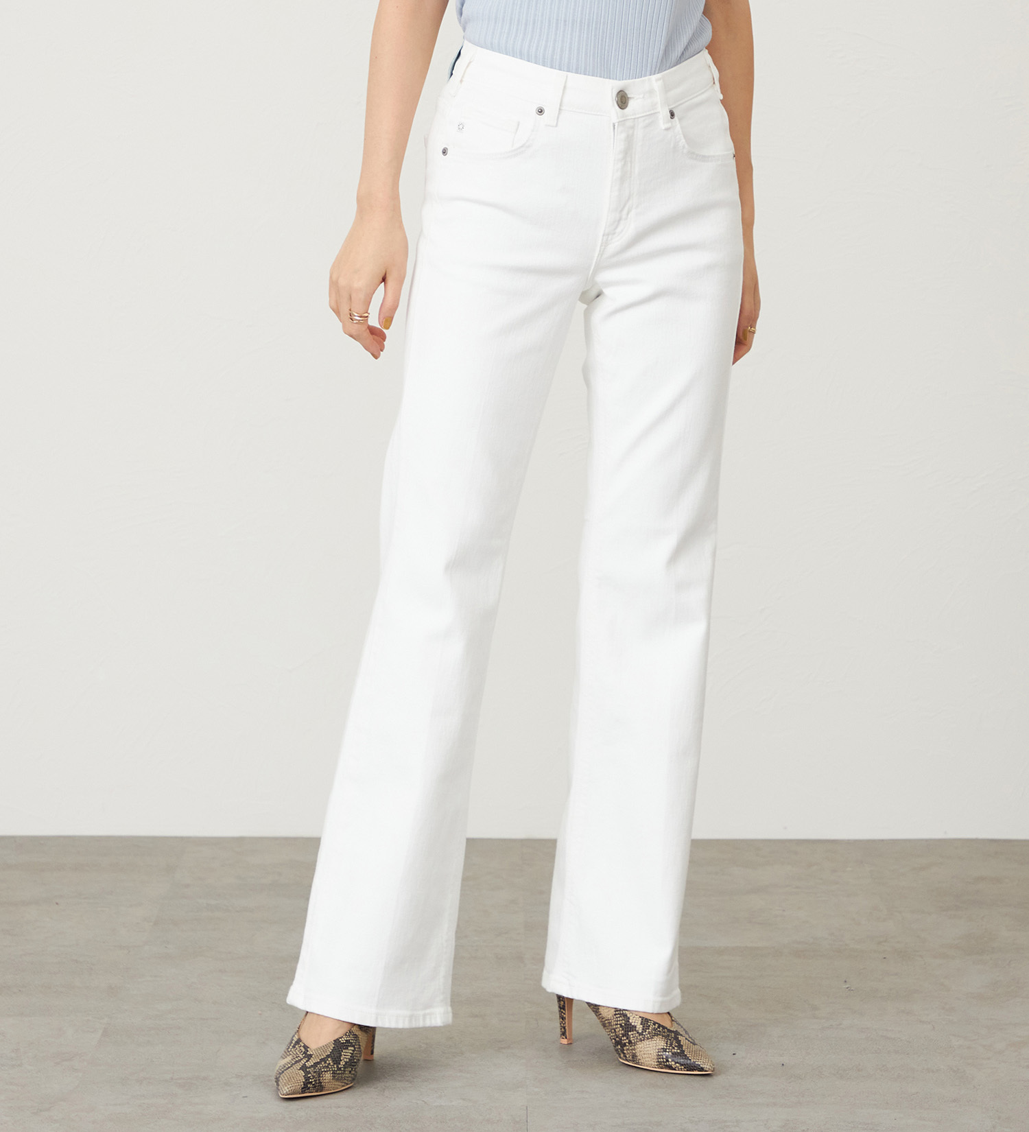 SOMETHING(サムシング)のSOMETHING LISA フレアデニムパンツ|パンツ/デニム/ジーンズパンツ/レディース|ホワイト