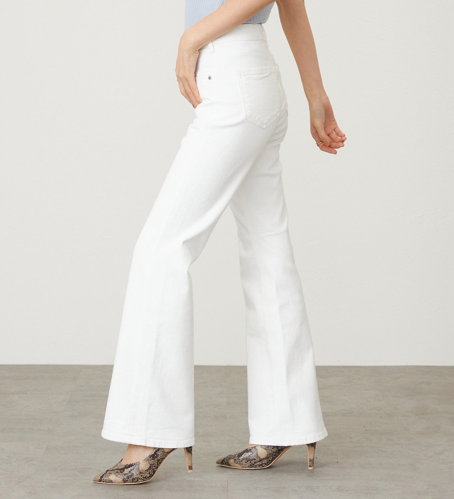 SOMETHING(サムシング)のSOMETHING LISA フレアデニムパンツ|パンツ/デニム/ジーンズパンツ/レディース|ホワイト