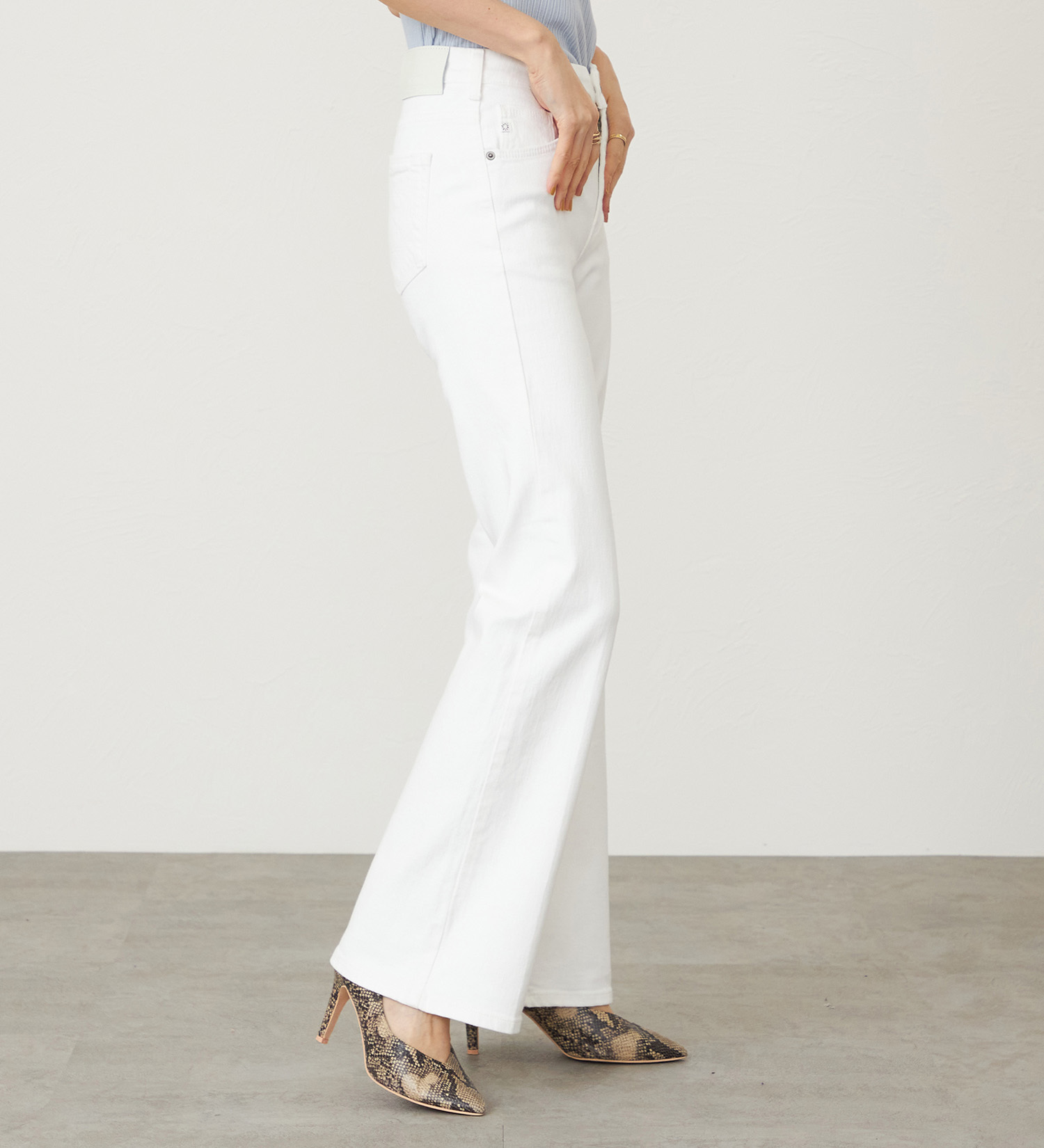 SOMETHING(サムシング)のSOMETHING LISA フレアデニムパンツ|パンツ/デニム/ジーンズパンツ/レディース|ホワイト