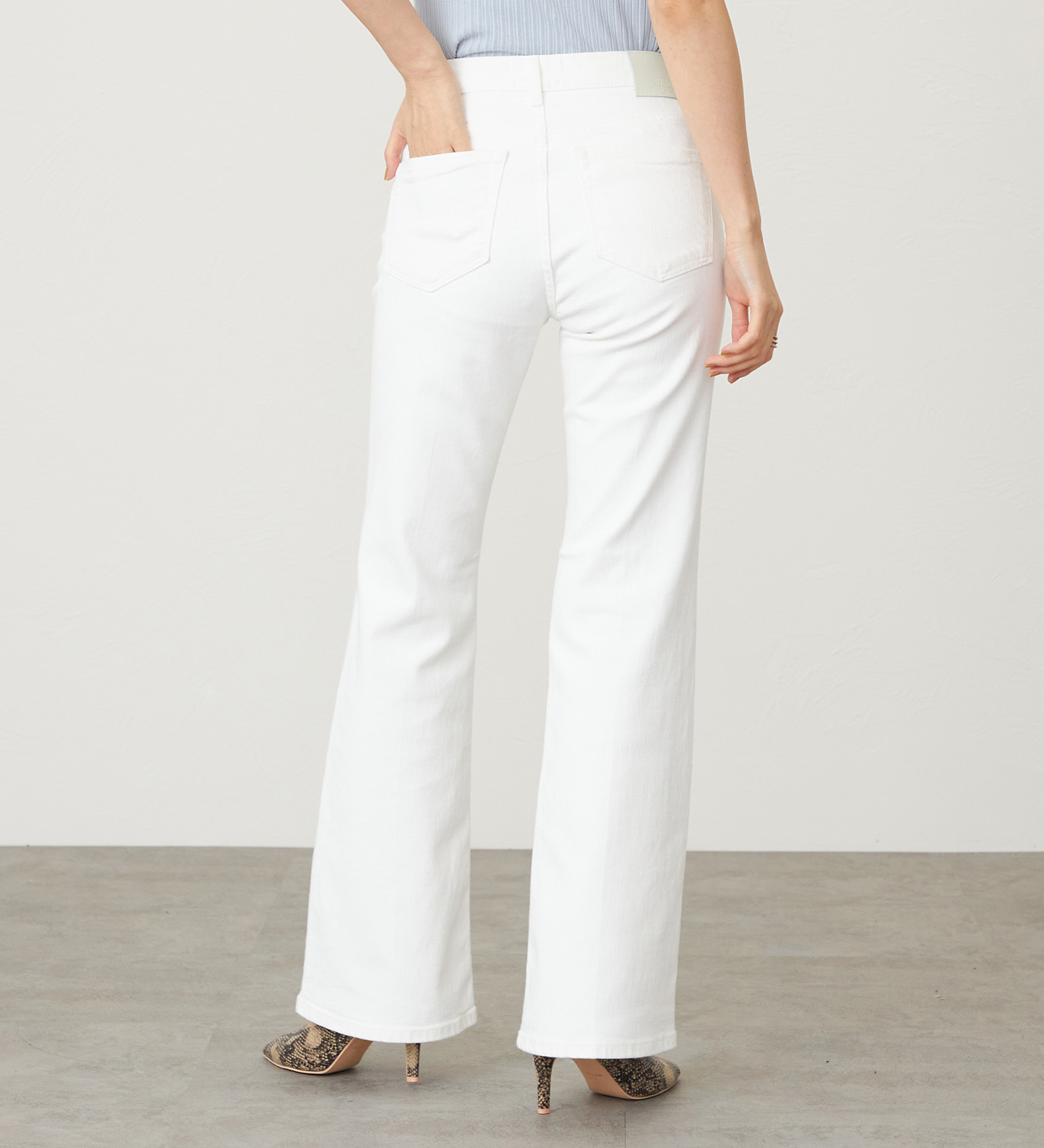 SOMETHING(サムシング)のSOMETHING LISA フレアデニムパンツ|パンツ/デニム/ジーンズパンツ/レディース|ホワイト