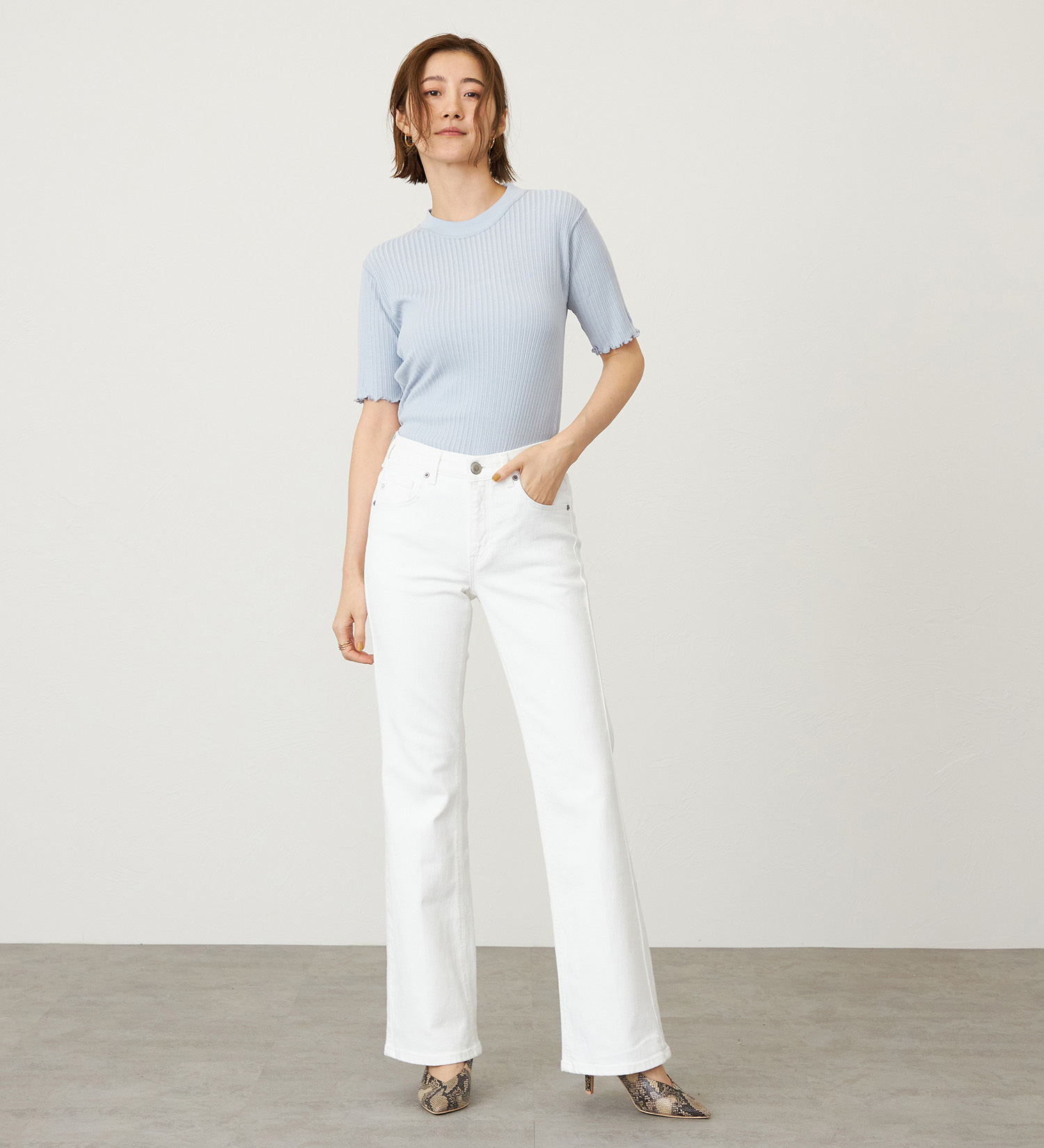 SOMETHING(サムシング)のSOMETHING LISA フレアデニムパンツ|パンツ/デニム/ジーンズパンツ/レディース|ホワイト