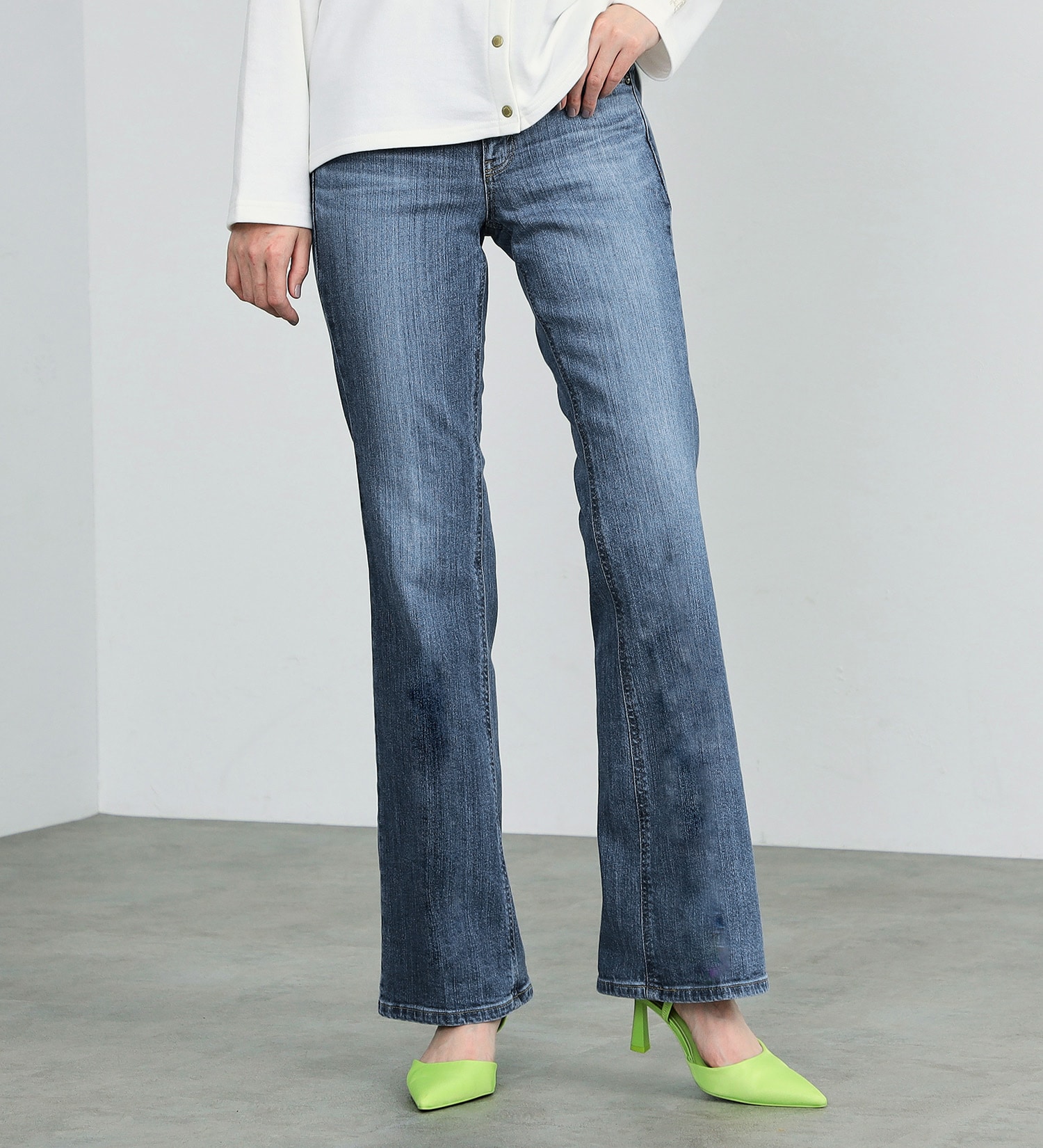 SOMETHING(サムシング)のSOMETHING LISA フレアデニムパンツ|パンツ/デニム/ジーンズパンツ/レディース|中色ブルー