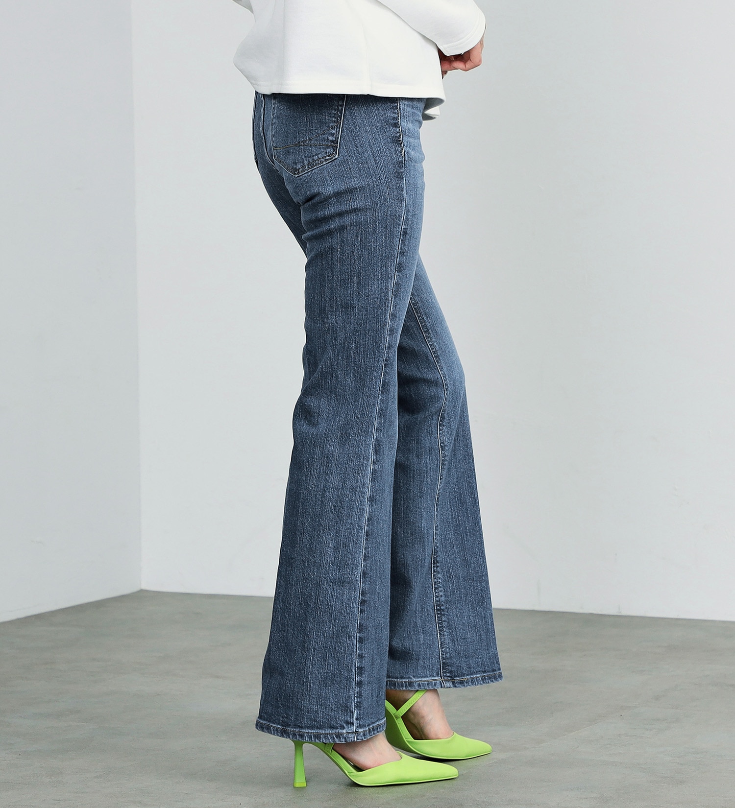 SOMETHING(サムシング)のSOMETHING LISA フレアデニムパンツ|パンツ/デニム/ジーンズパンツ/レディース|中色ブルー