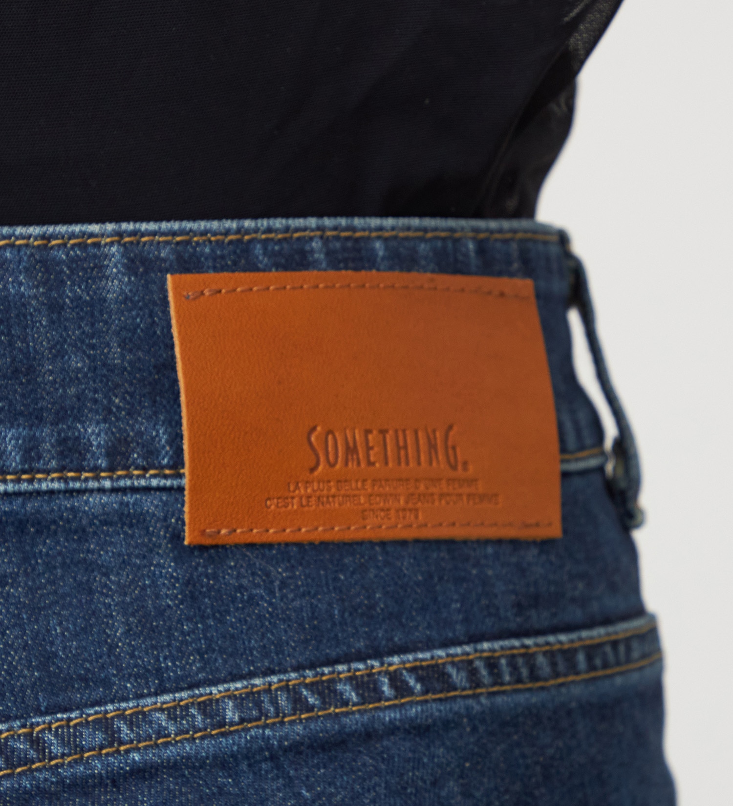 SOMETHING(サムシング)のSOMETHING　LISA BUSH FLARE/ブッシュフレアデニムパンツ|パンツ/デニム/ジーンズパンツ/レディース|中色ブルー