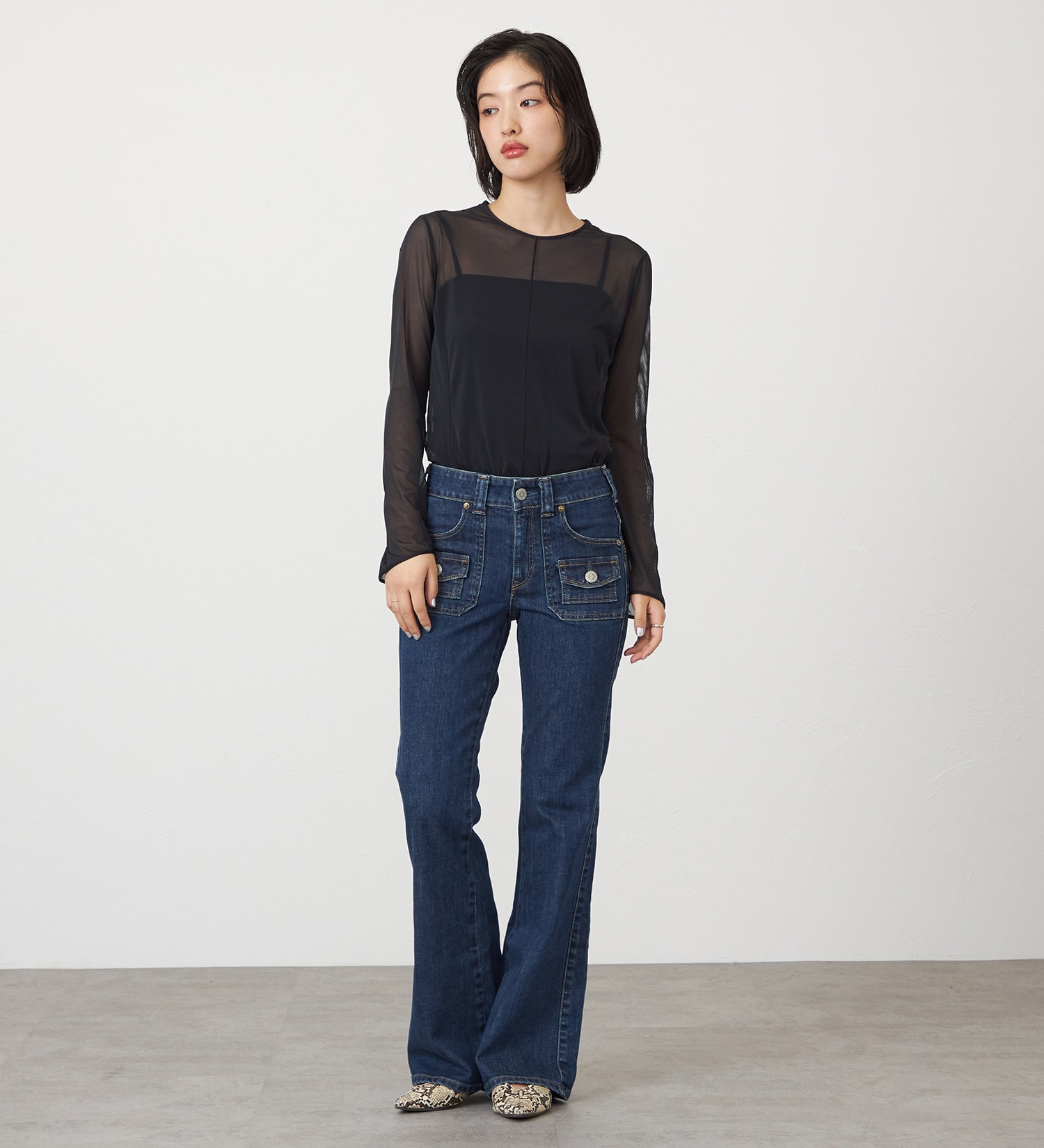 SOMETHING(サムシング)のSOMETHING　LISA BUSH FLARE/ブッシュフレアデニムパンツ|パンツ/デニム/ジーンズパンツ/レディース|中色ブルー