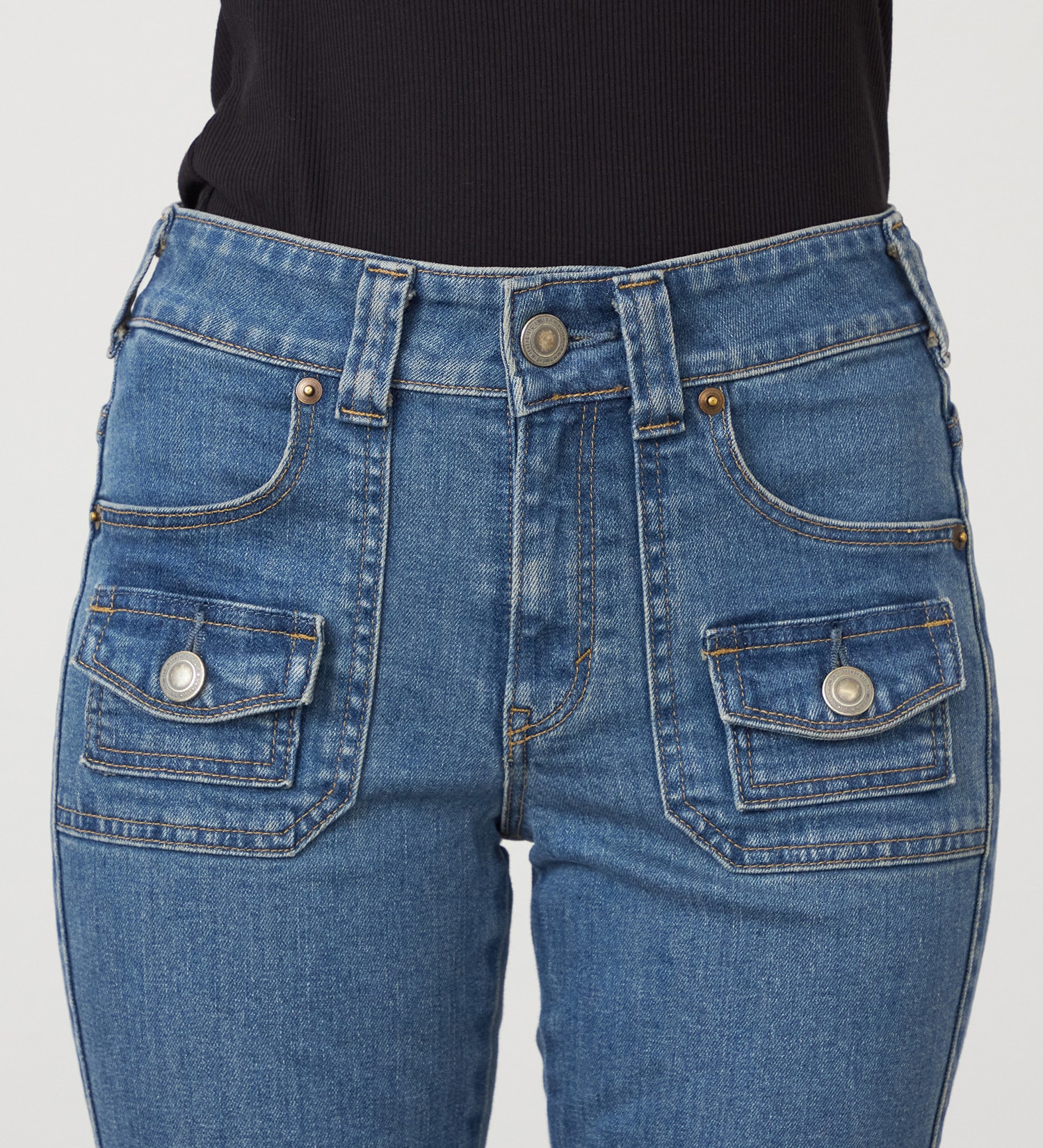 SOMETHING(サムシング)のSOMETHING　LISA BUSH FLARE/ブッシュフレアデニムパンツ|パンツ/デニム/ジーンズパンツ/レディース|淡色ブルー