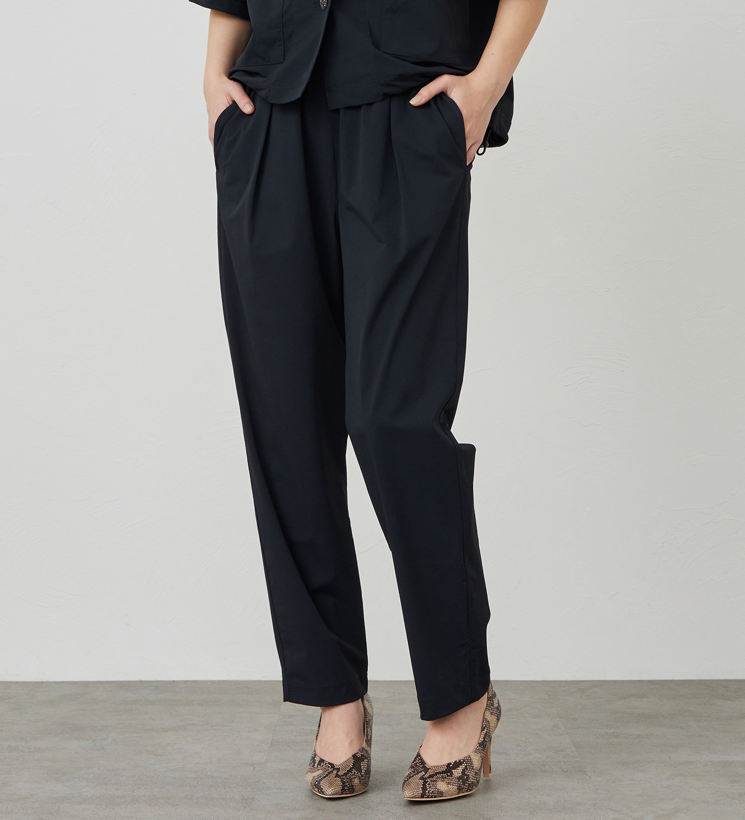 SOMETHING(サムシング)の【試着対象】SOMETHING SLテーパードパンツ【涼】|パンツ/パンツ/レディース|ブラック