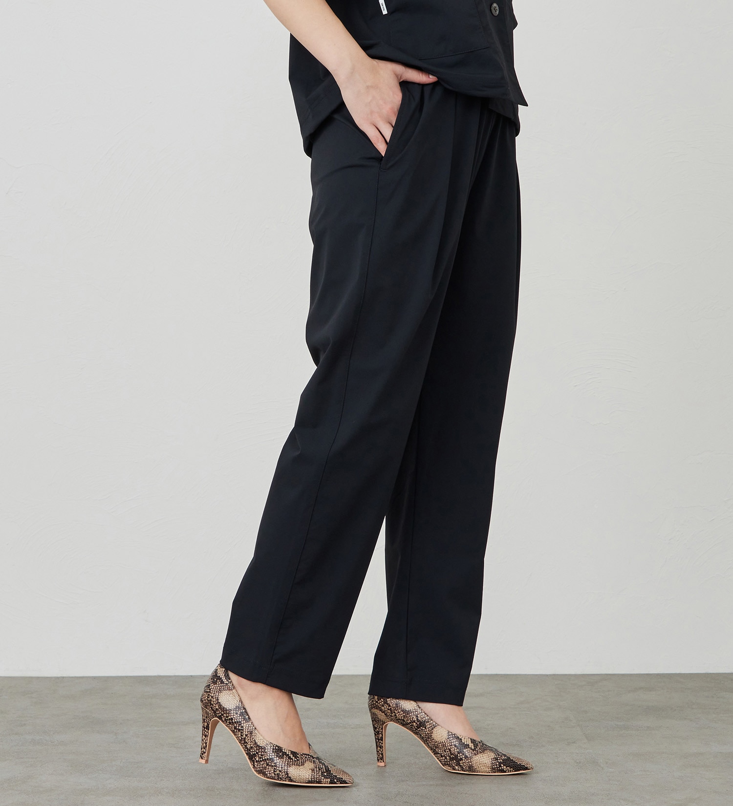 SOMETHING(サムシング)の【試着対象】SOMETHING SLテーパードパンツ【涼】|パンツ/パンツ/レディース|ブラック