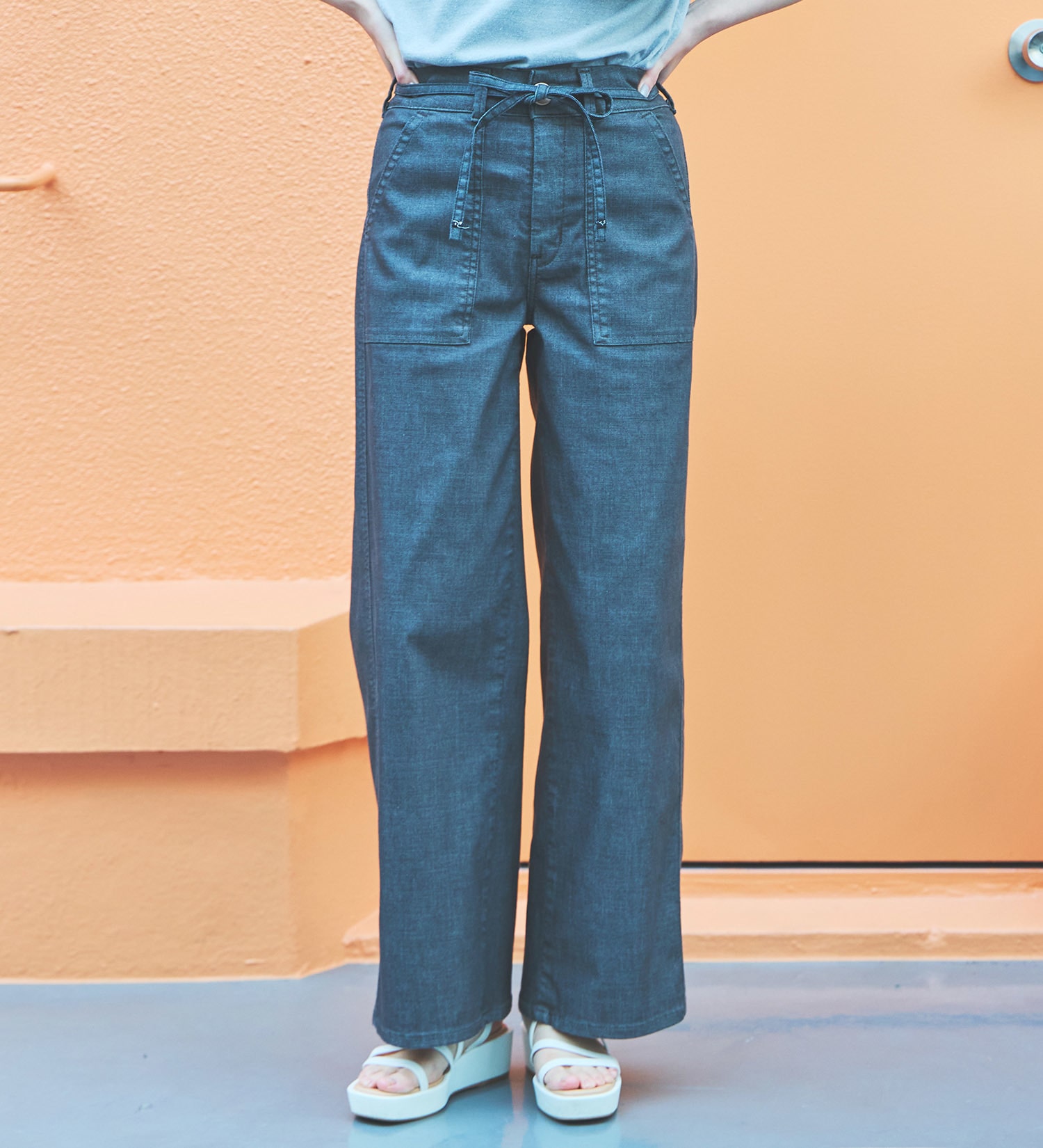 SOMETHING(サムシング)の【予約P】SOMETHING SUMMER ベイカーワイドデニムパンツ【夏用/COOL/涼/抗菌/防臭/制菌】|パンツ/パンツ/レディース|チャコールグレー