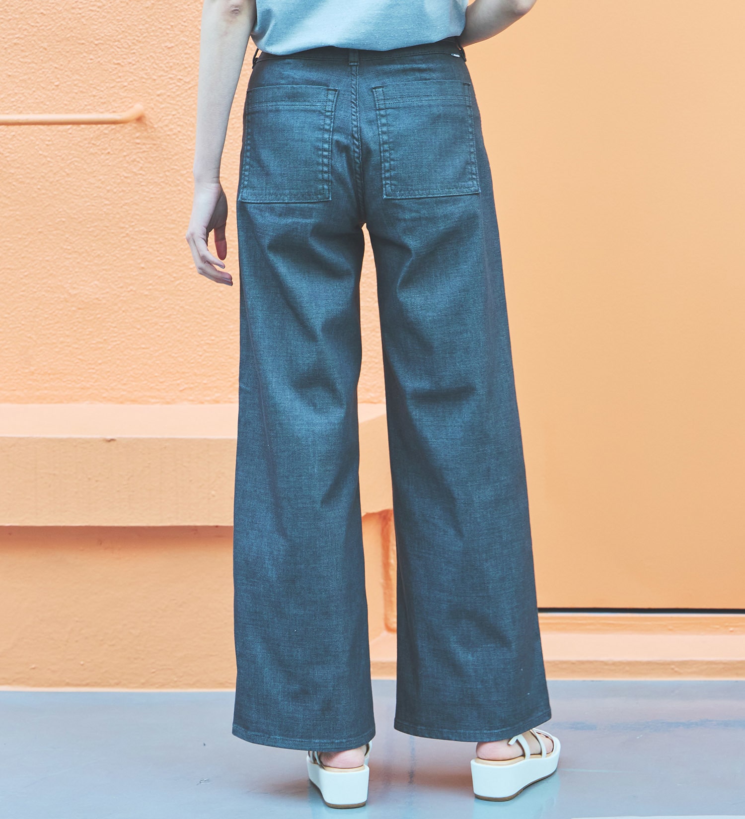 SOMETHING(サムシング)の【予約P】SOMETHING SUMMER ベイカーワイドデニムパンツ【夏用/COOL/涼/抗菌/防臭/制菌】|パンツ/パンツ/レディース|チャコールグレー