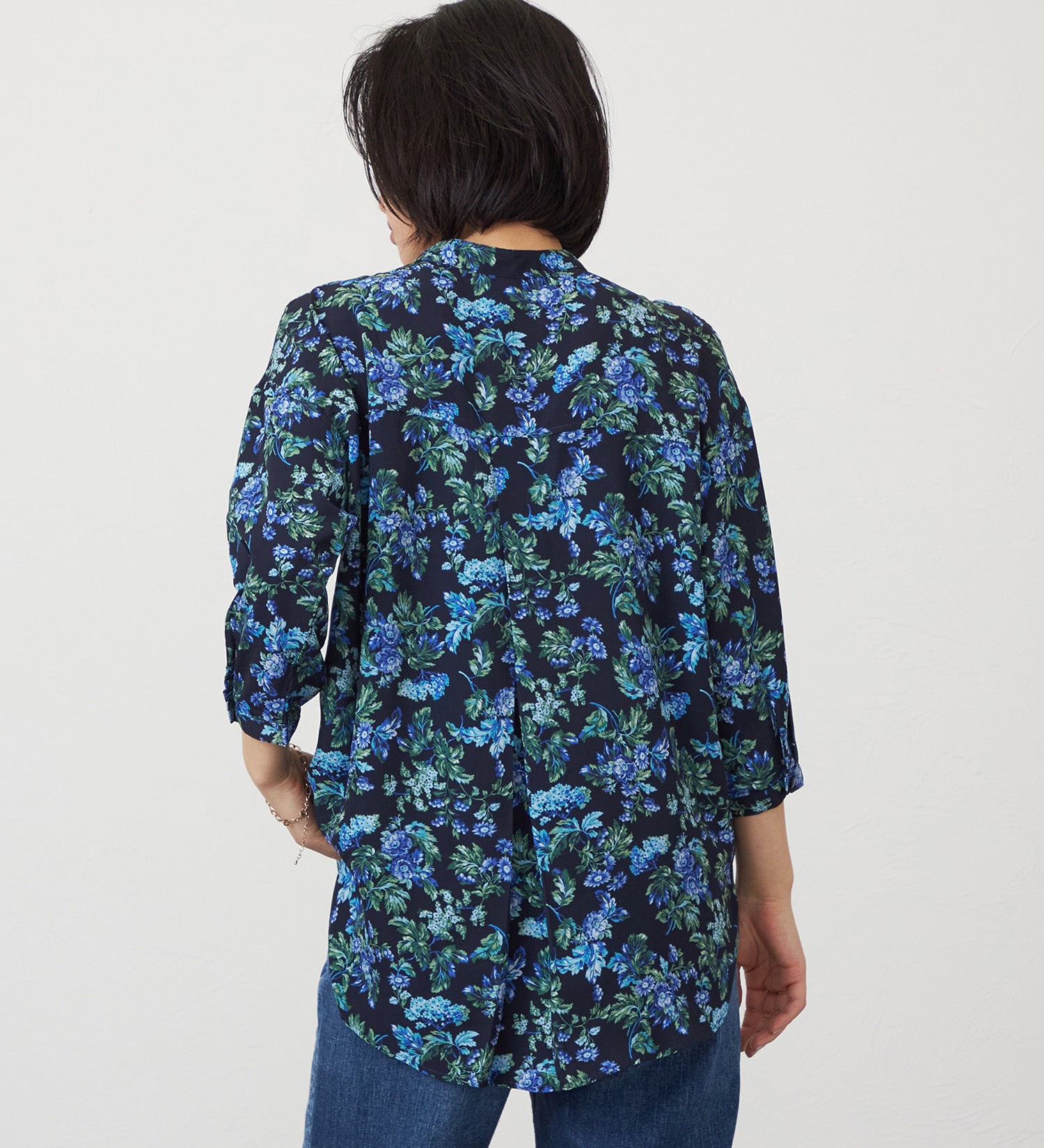 SOMETHING(サムシング)のSOMETHING　ラウンドテイル花柄プリントシャツ|トップス/シャツ/ブラウス/レディース|ネイビー