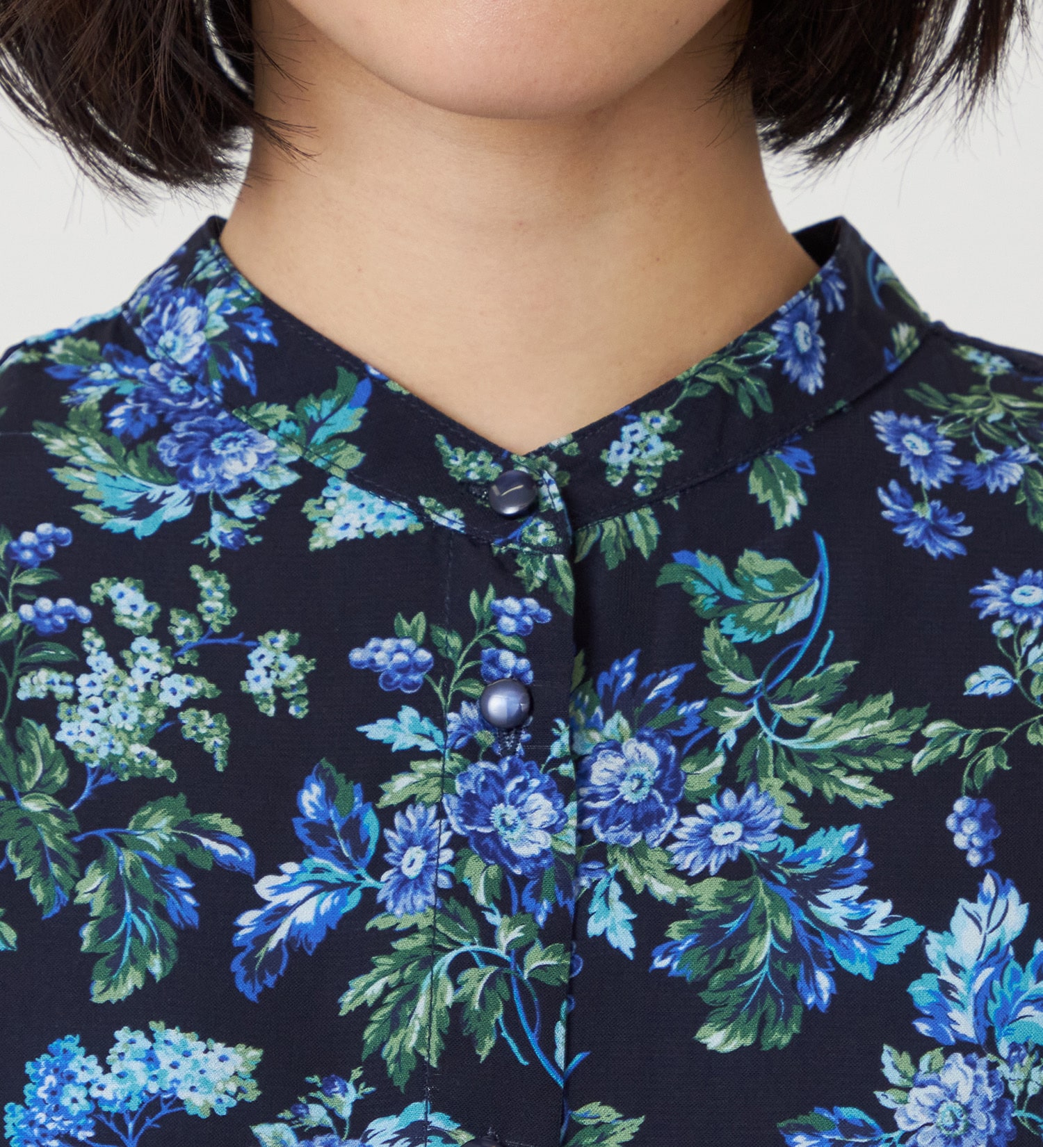 SOMETHING(サムシング)のSOMETHING　ラウンドテイル花柄プリントシャツ|トップス/シャツ/ブラウス/レディース|ネイビー