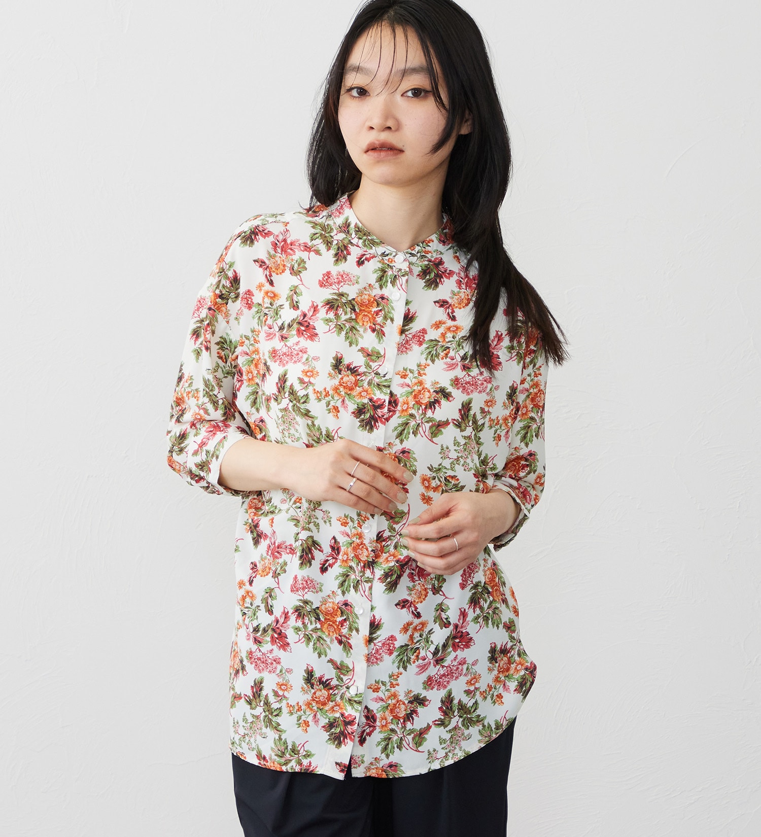 SOMETHING(サムシング)のSOMETHING　ラウンドテイル花柄プリントシャツ|トップス/シャツ/ブラウス/レディース|アイボリー