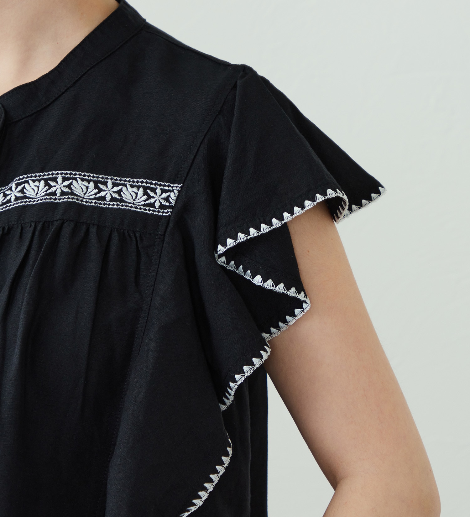 SOMETHING(サムシング)のSOMETHING フリルノースリーブシャツ|トップス/シャツ/ブラウス/レディース|ブラック